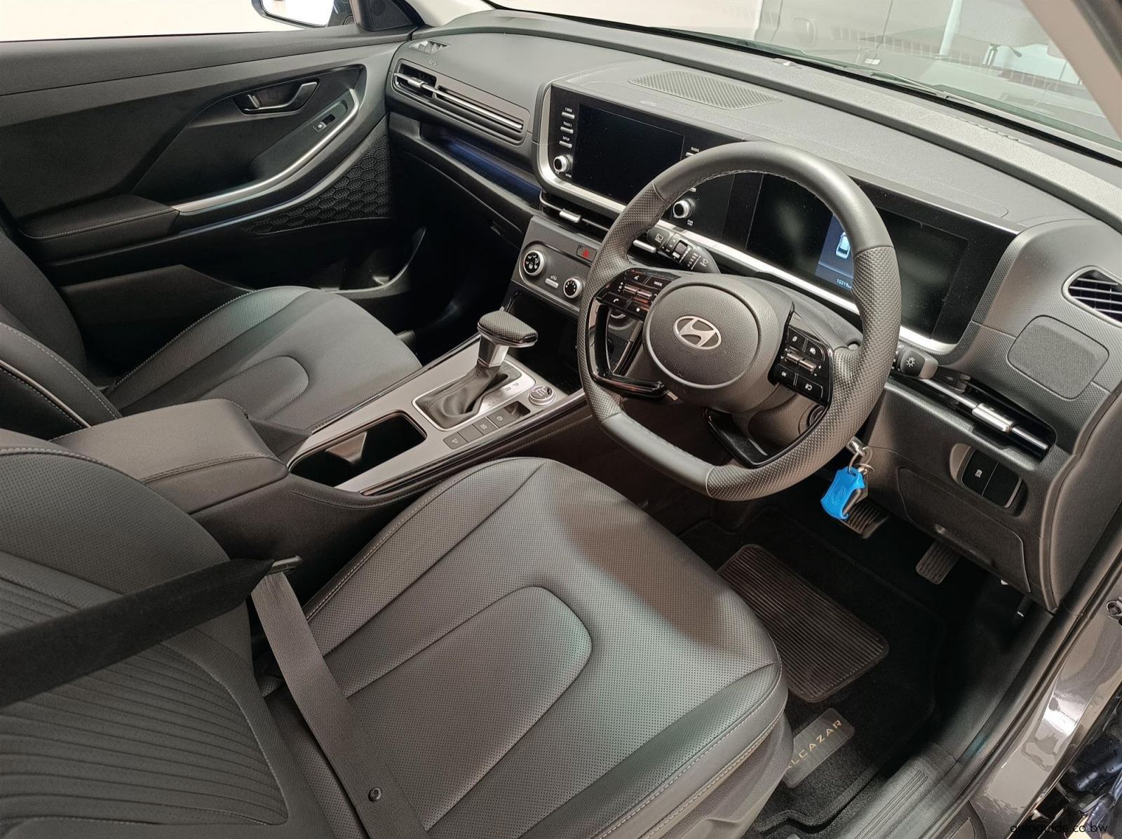 2025 Hyundai Alcazar 2.0 Executive 7 Seater pictures