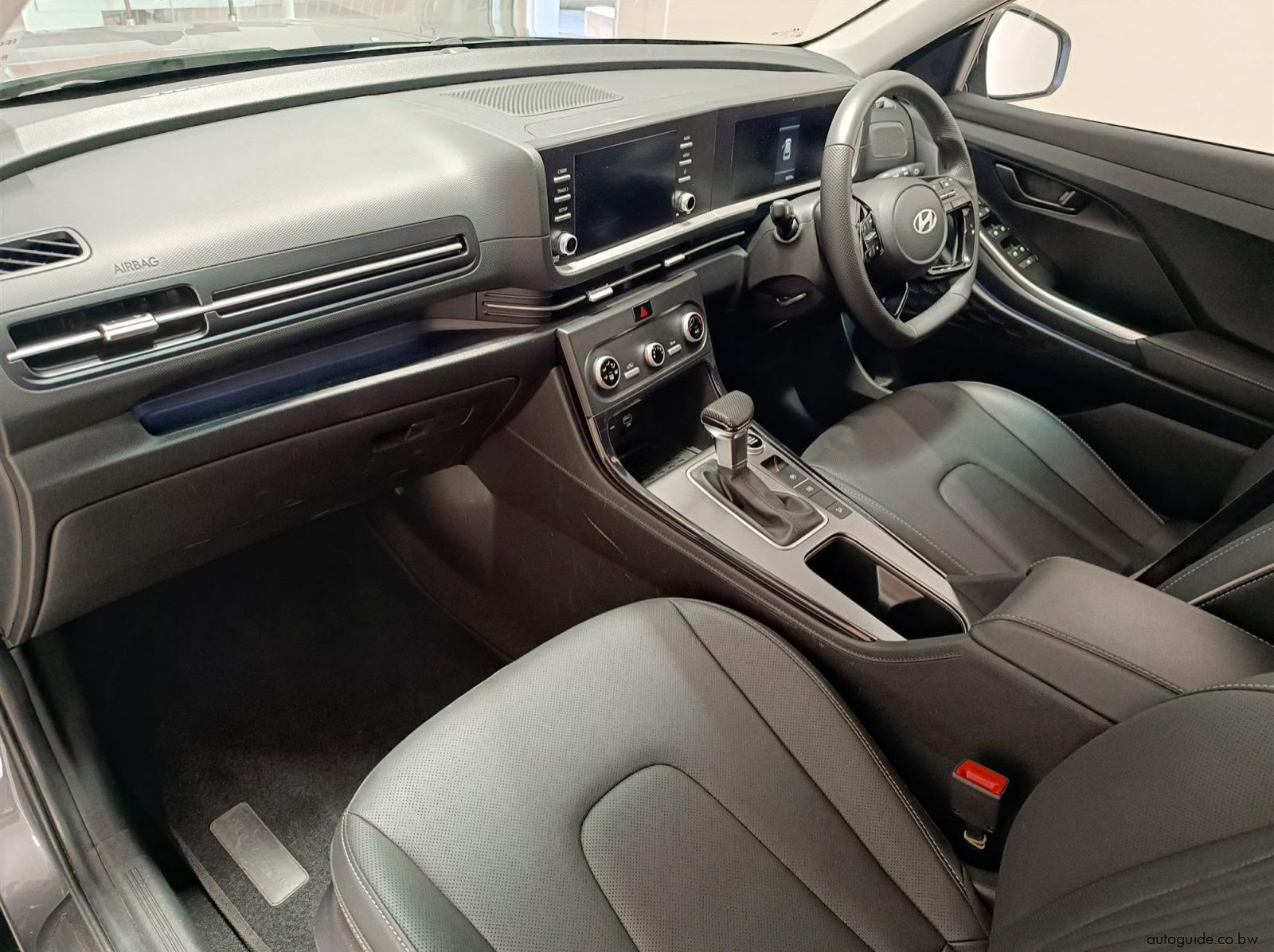 2025 Hyundai Alcazar 2.0 Executive 7 Seater pictures