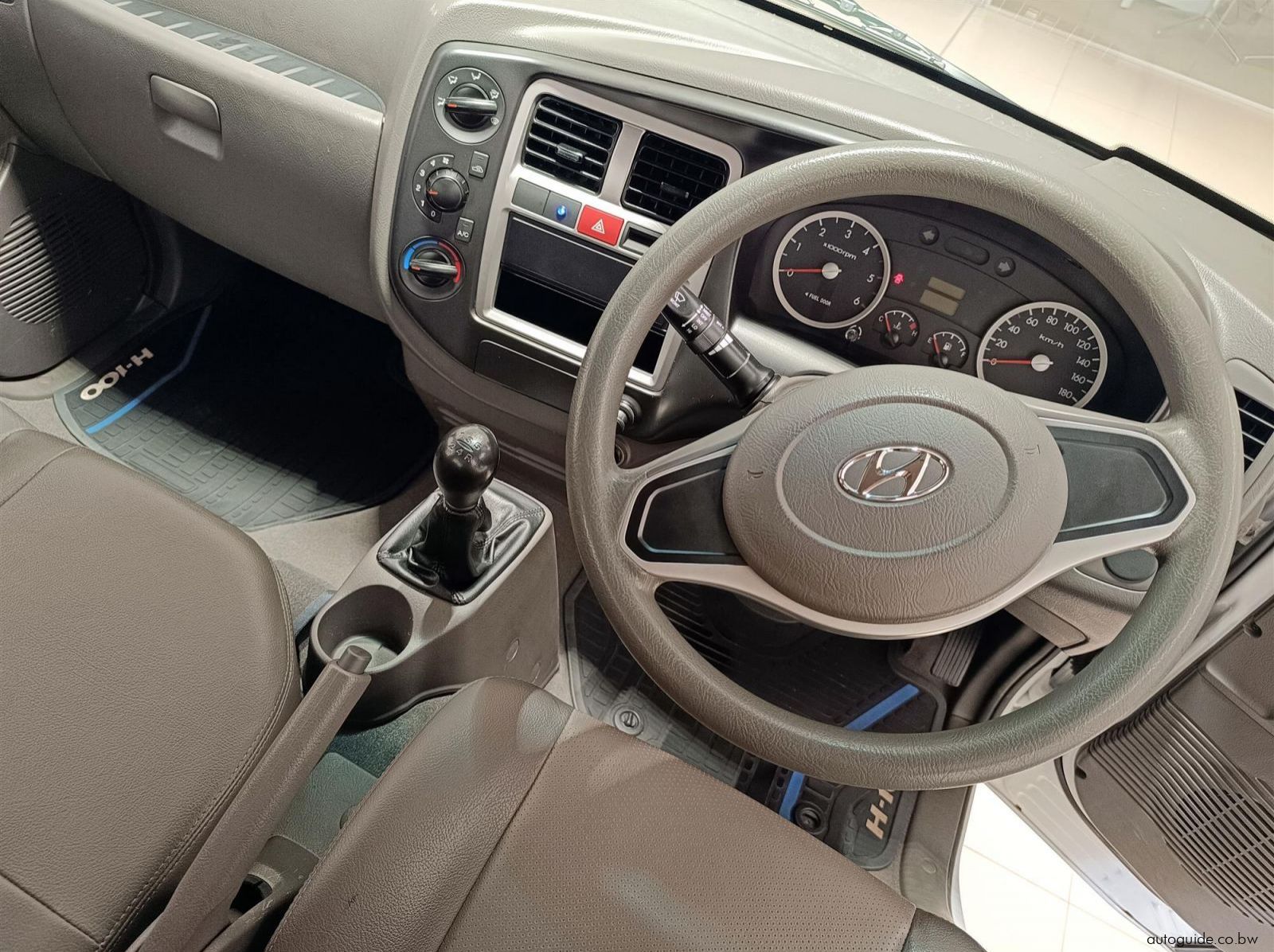 2025 Hyundai H-100 2.6D 1.3Ton pictures