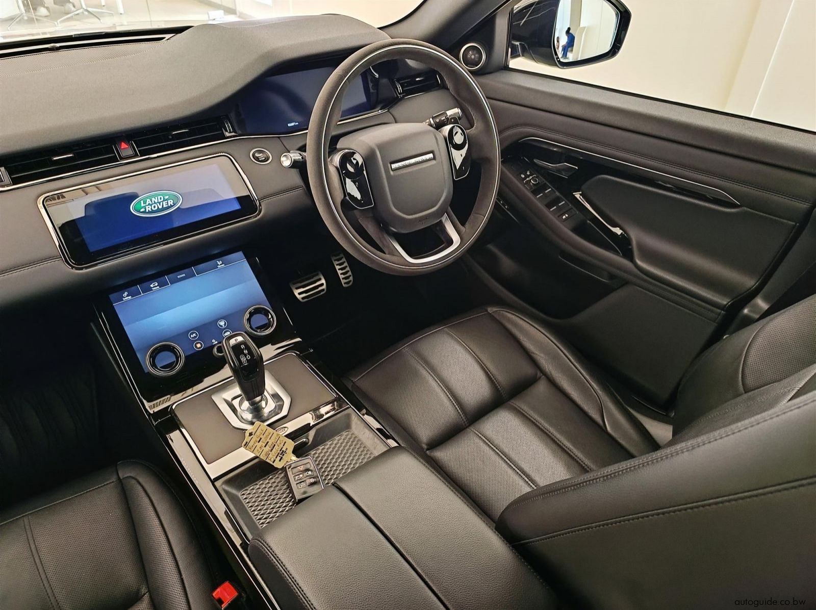 2019 Range Rover Evoque 2.0D 132kW SE pictures