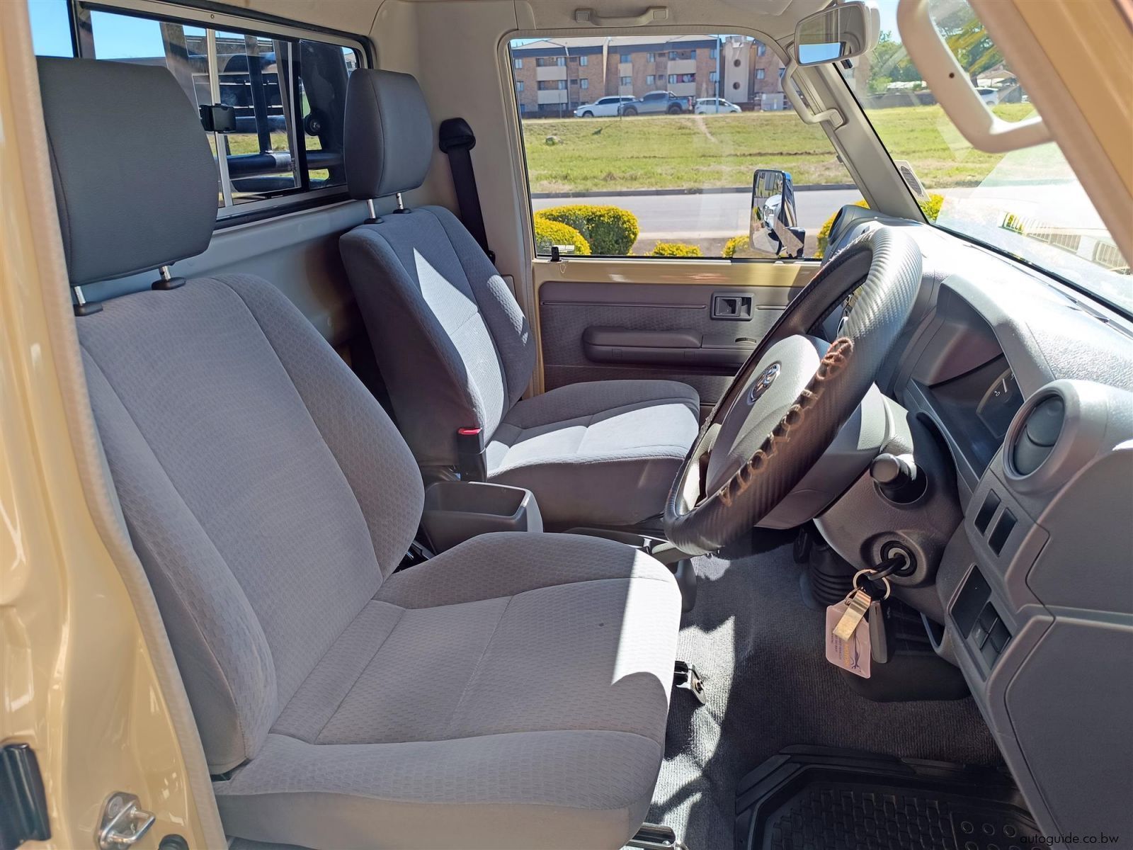 2023 Toyota Land Cruiser LX 79 4.5D V8 photo