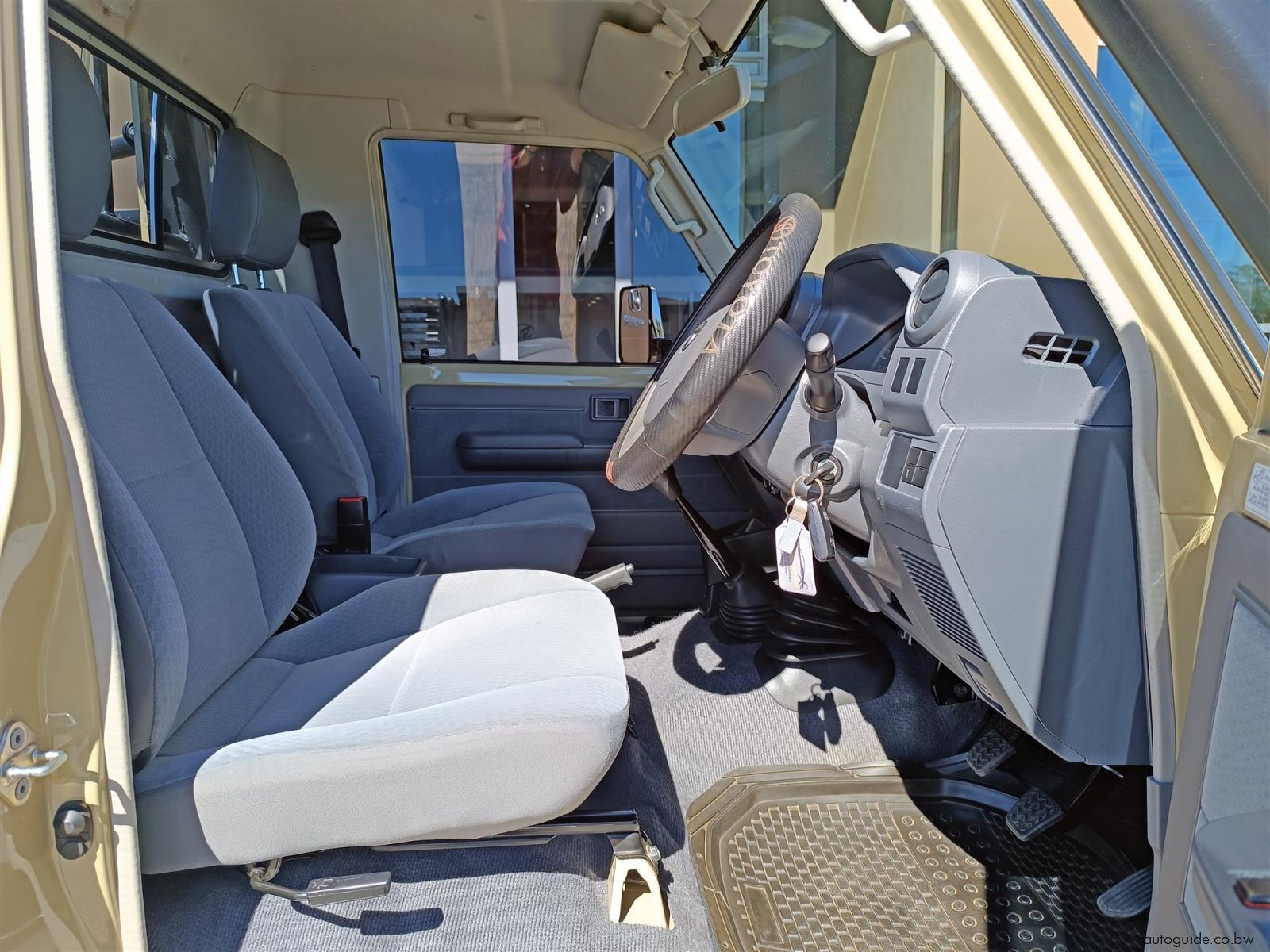 2023 Toyota Land Cruiser LX 79 4.5D V8 photo