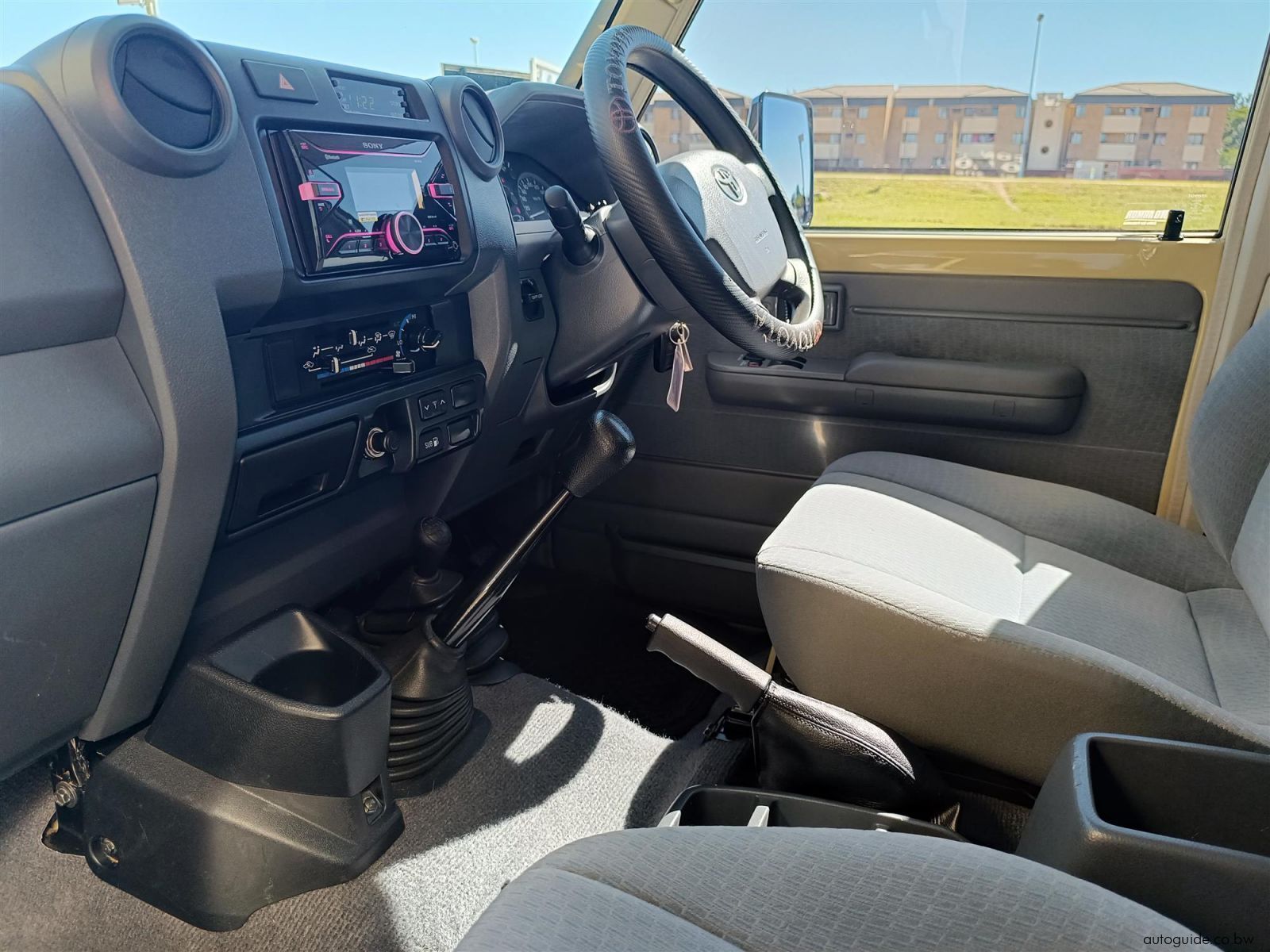 2023 Toyota Land Cruiser LX 79 4.5D V8 photo