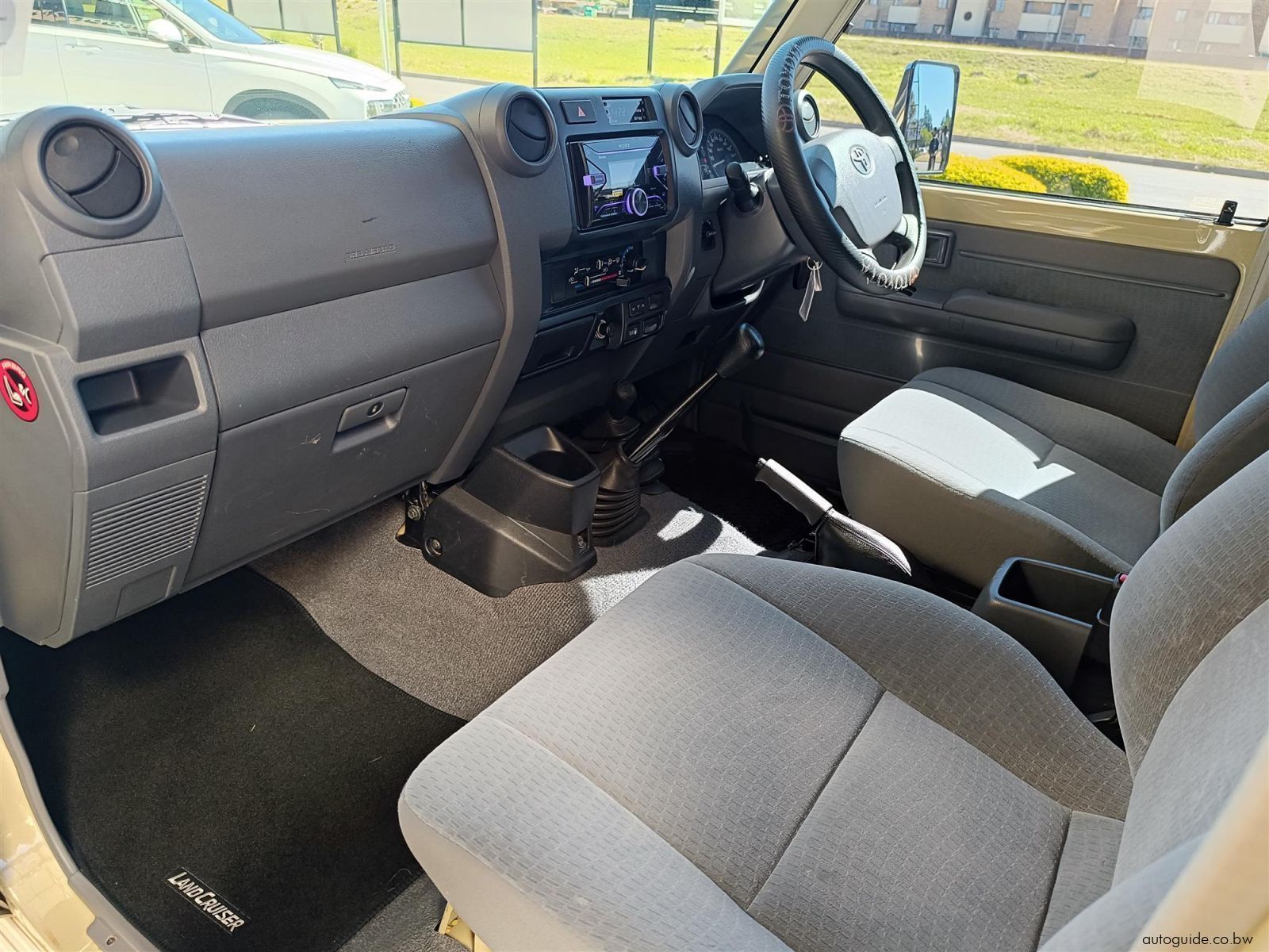2023 Toyota Land Cruiser LX 79 4.5D V8 photo