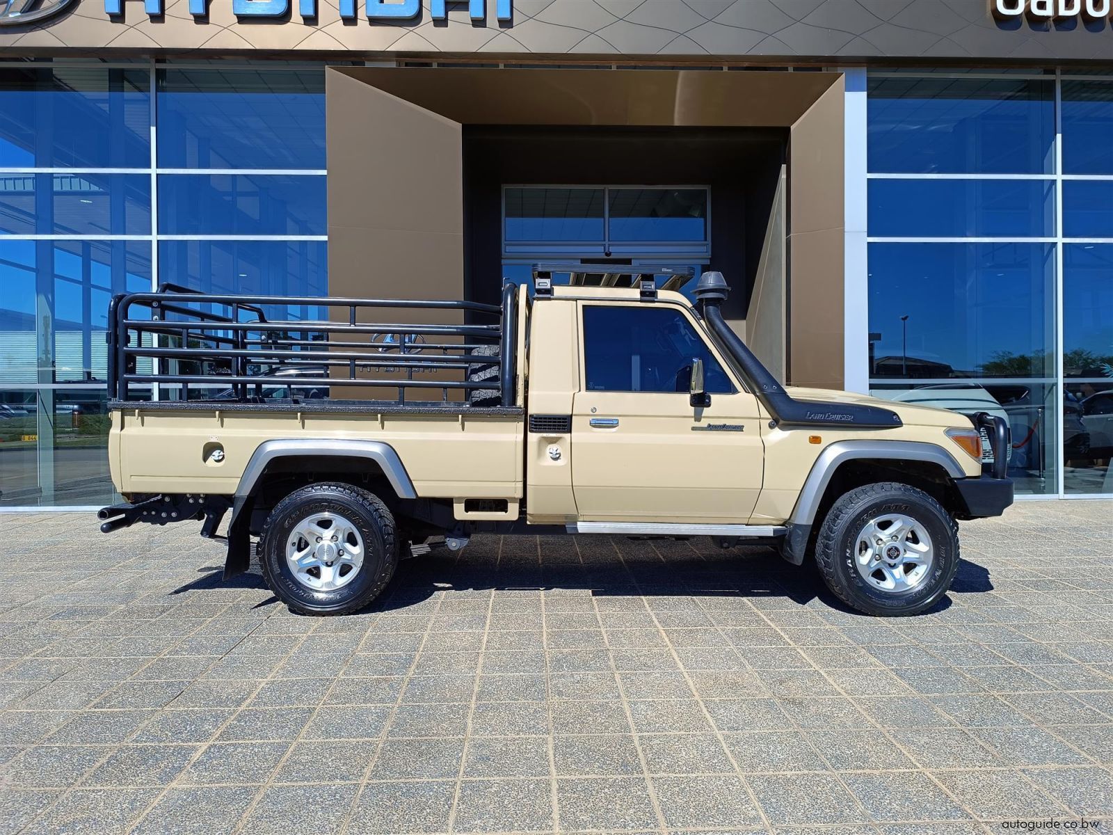 2023 Toyota Land Cruiser LX 79 4.5D V8 photo