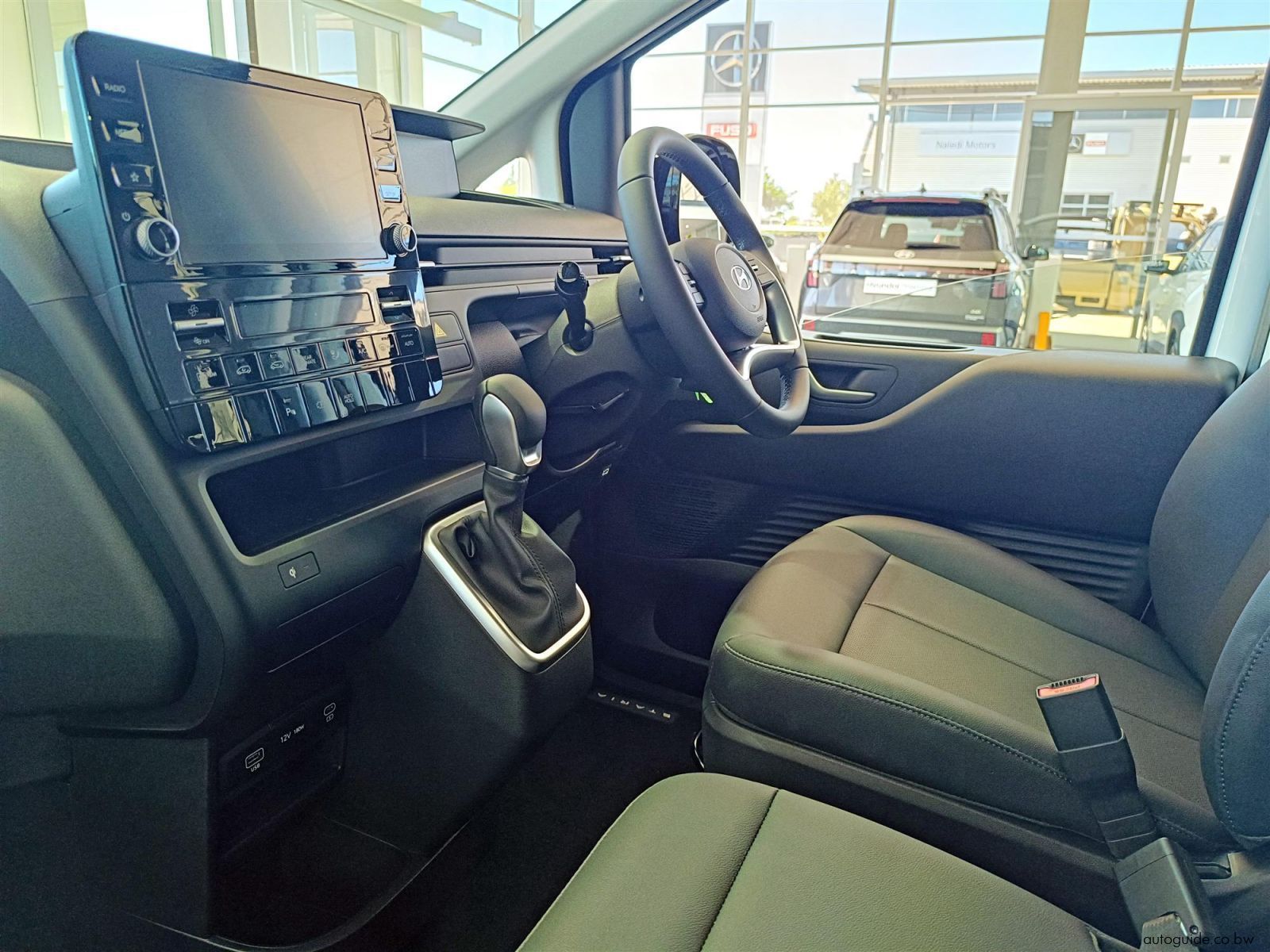2026 Hyundai Staria R2.2D 11S Executive Bus photo