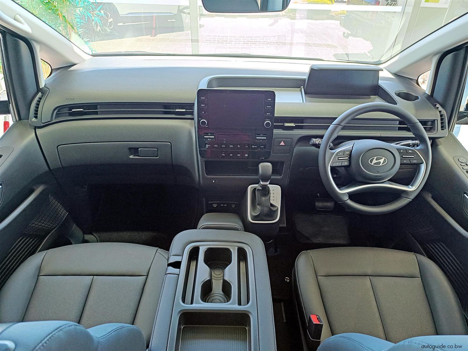 2026 Hyundai Staria R2.2D 11S Executive Bus photo