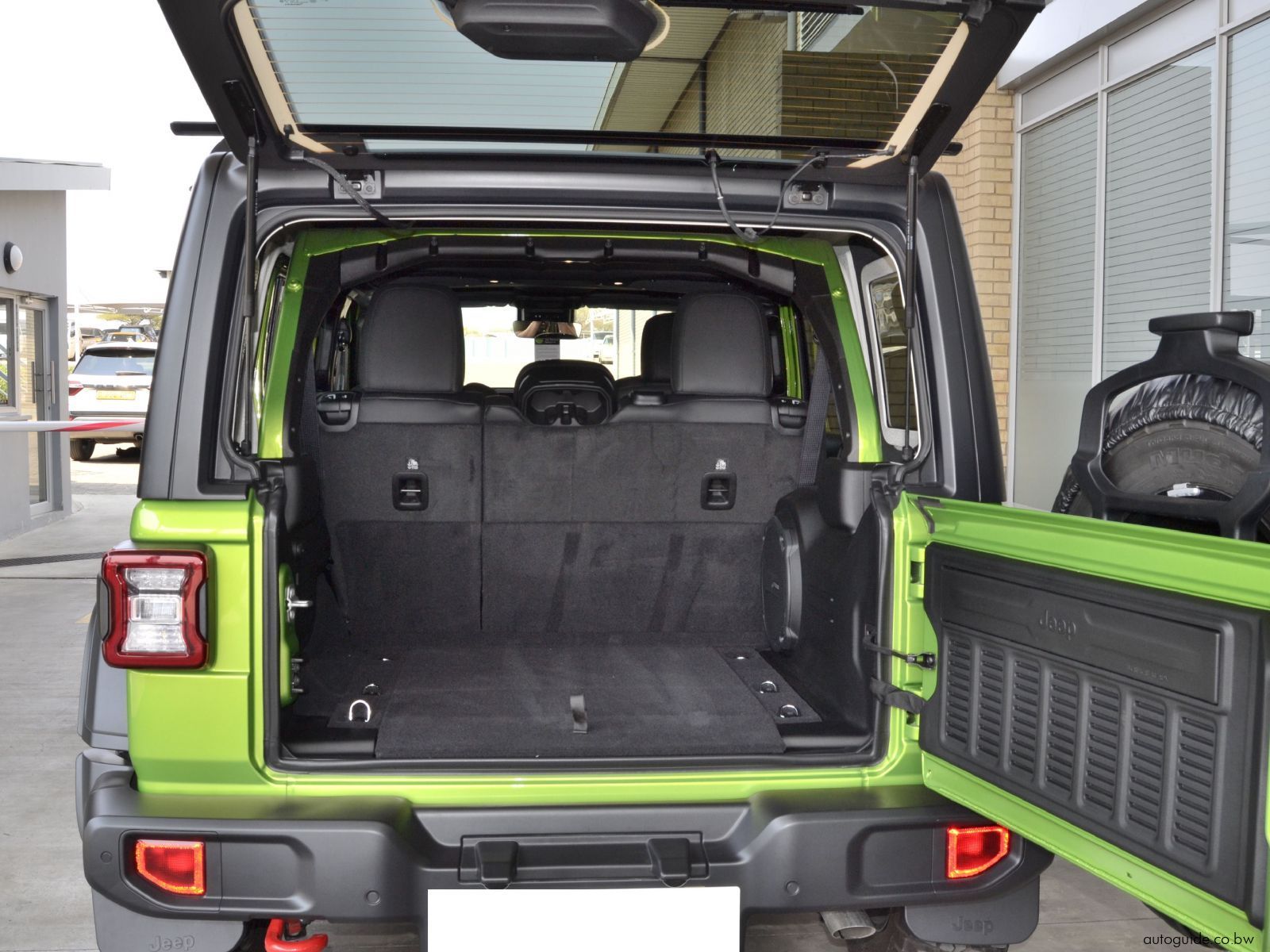 2025 Jeep Wrangler Rubicon photo