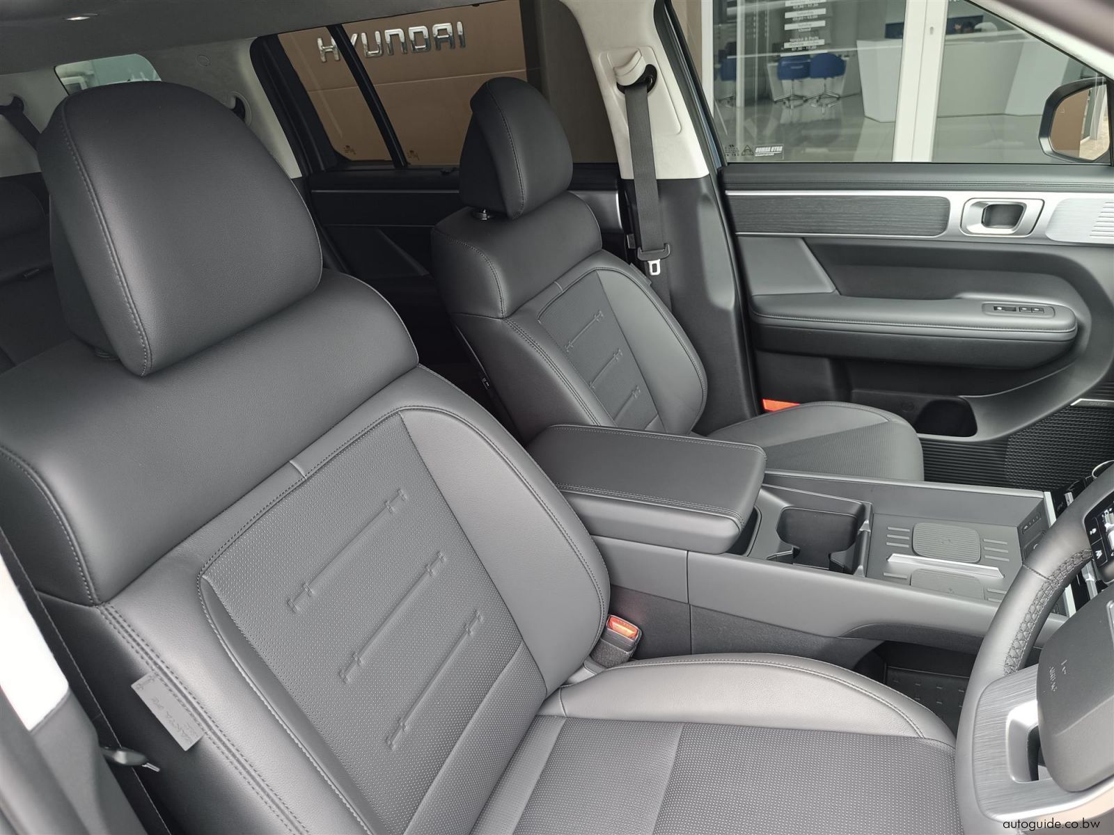 2026 Hyundai Santa Fe Hybrid 1.5T photo