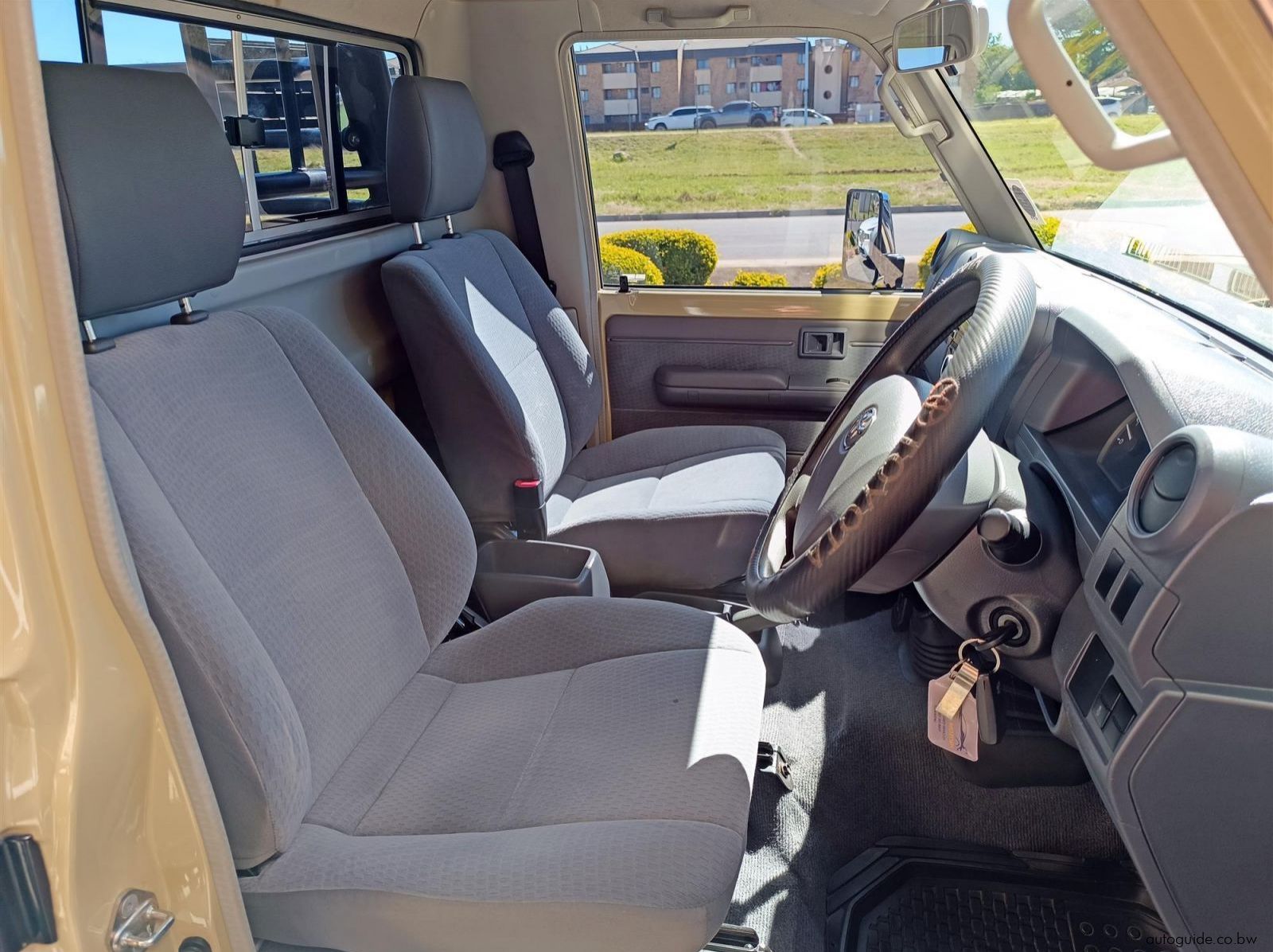 2023 Toyota Land Cruiser LX 79 4.5D V8 pictures