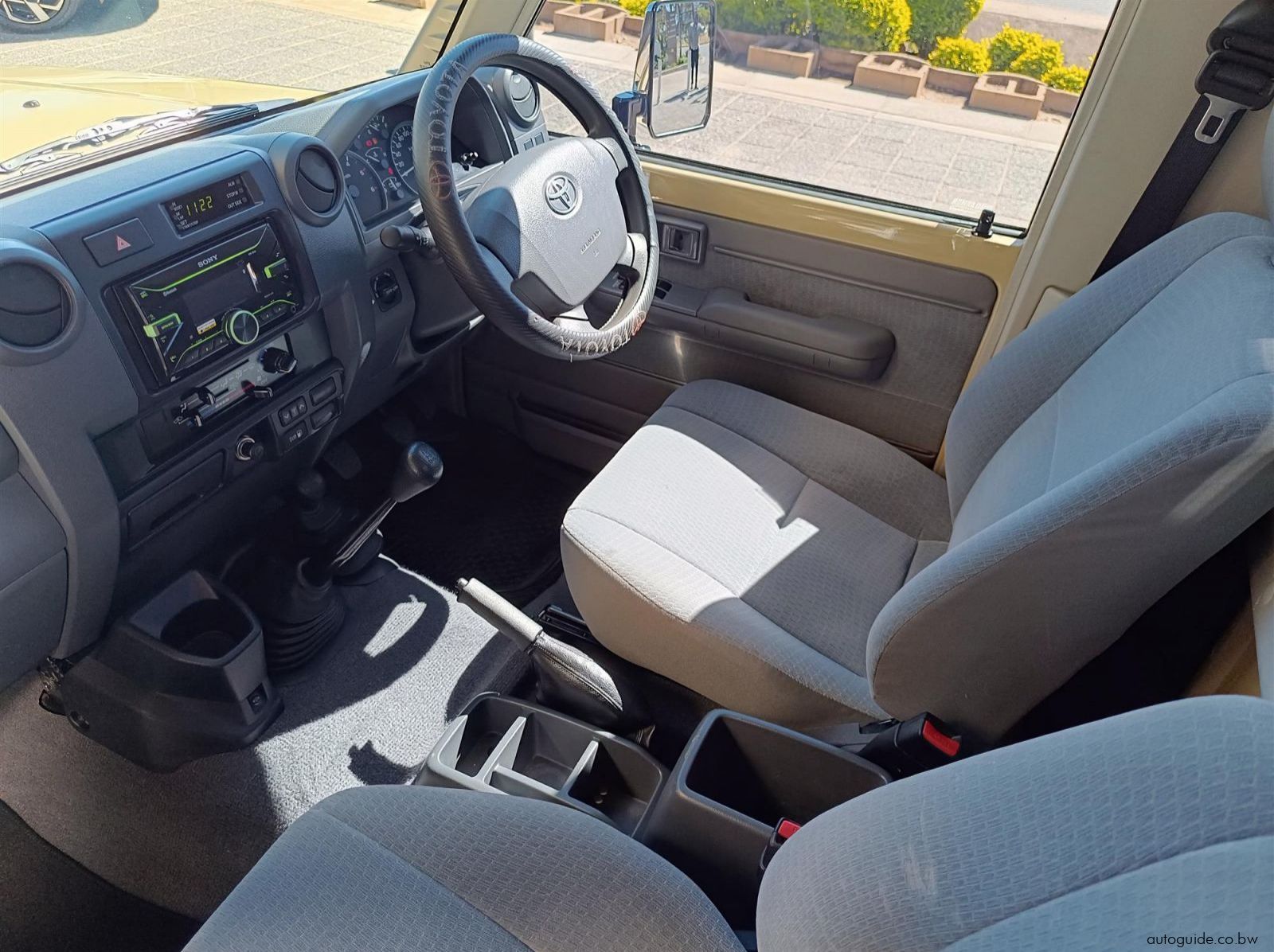 2023 Toyota Land Cruiser LX 79 4.5D V8 pictures