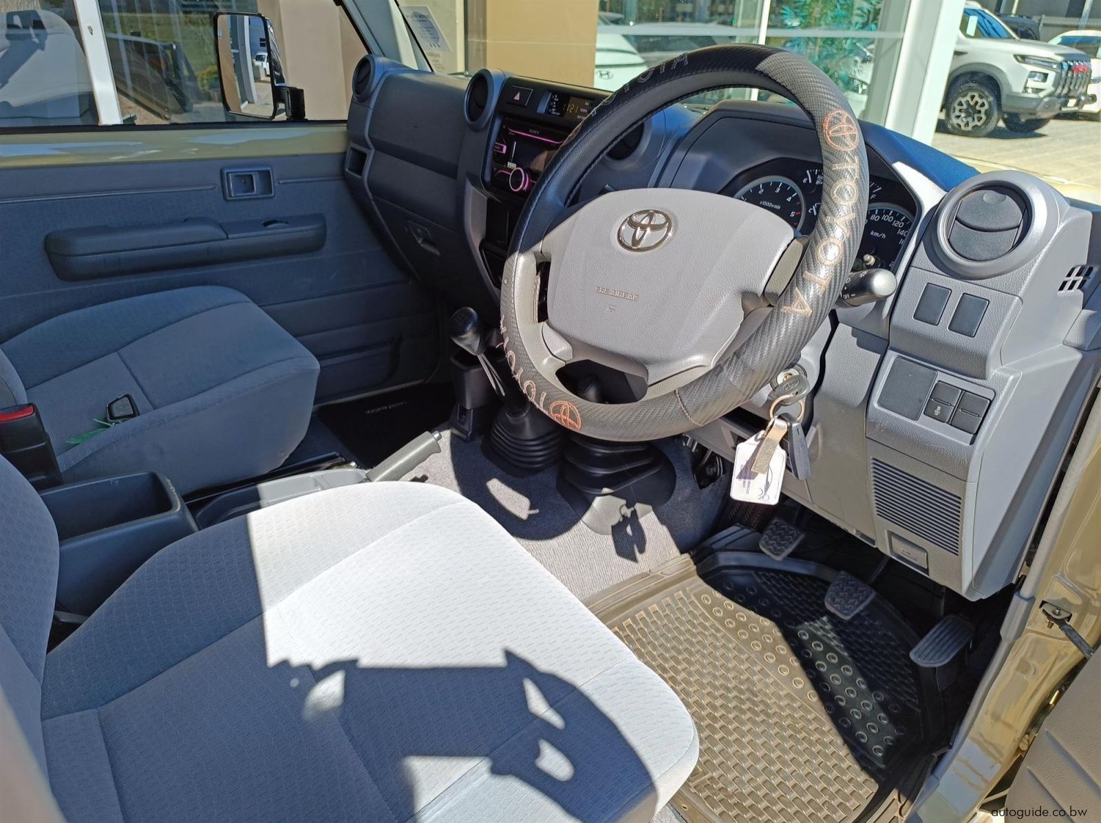 2023 Toyota Land Cruiser LX 79 4.5D V8 pictures