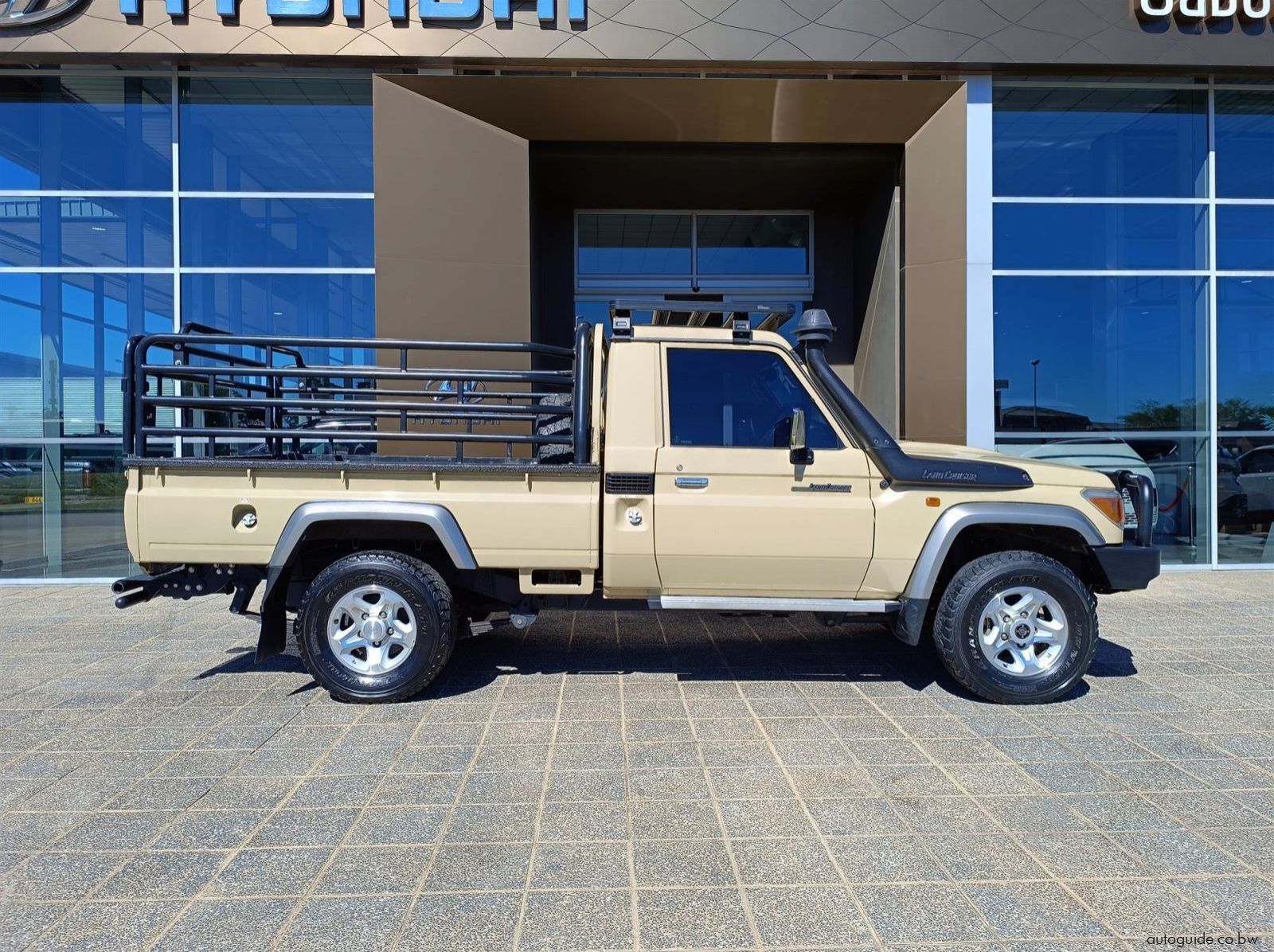 2023 Toyota Land Cruiser LX 79 4.5D V8 pictures
