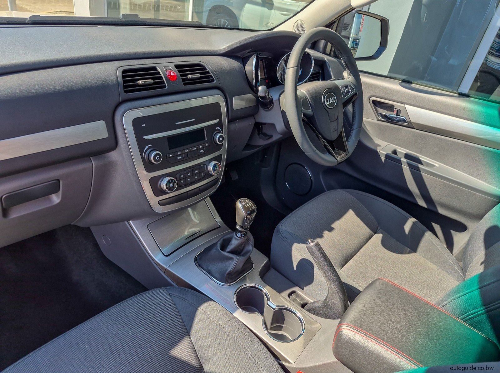 2026 JAC T6 S/C 2.0 CTi 4x2 Comfort pictures
