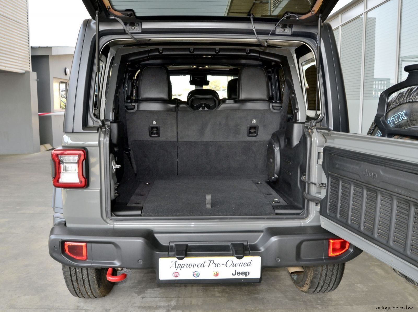 2023 Jeep Wrangler Rubicon pictures