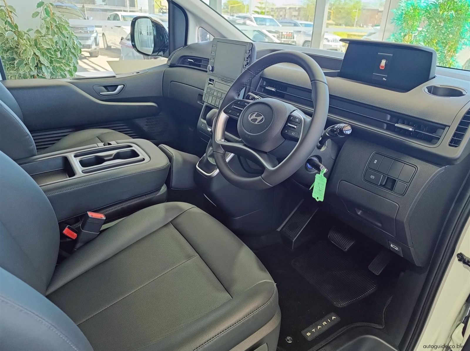 2026 Hyundai Staria R2.2D 11S Executive Bus pictures