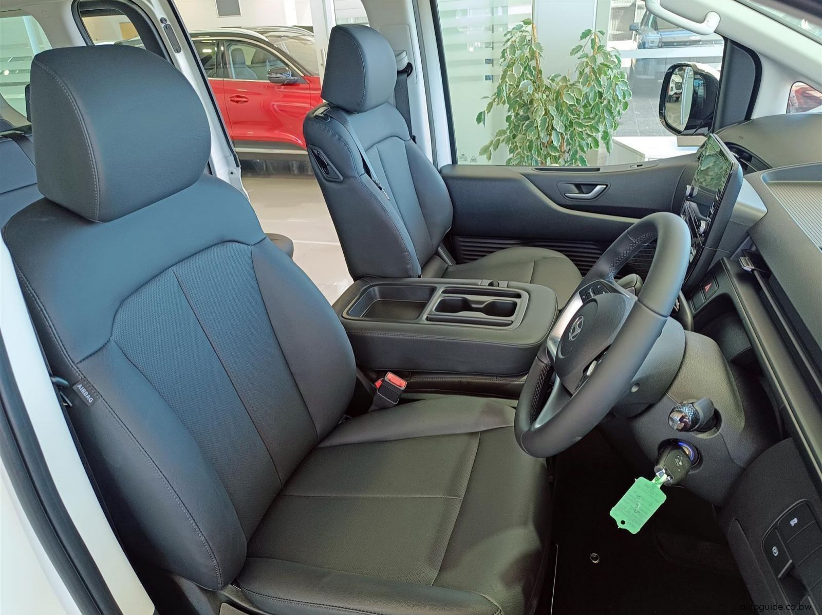2026 Hyundai Staria R2.2D 11S Executive Bus pictures
