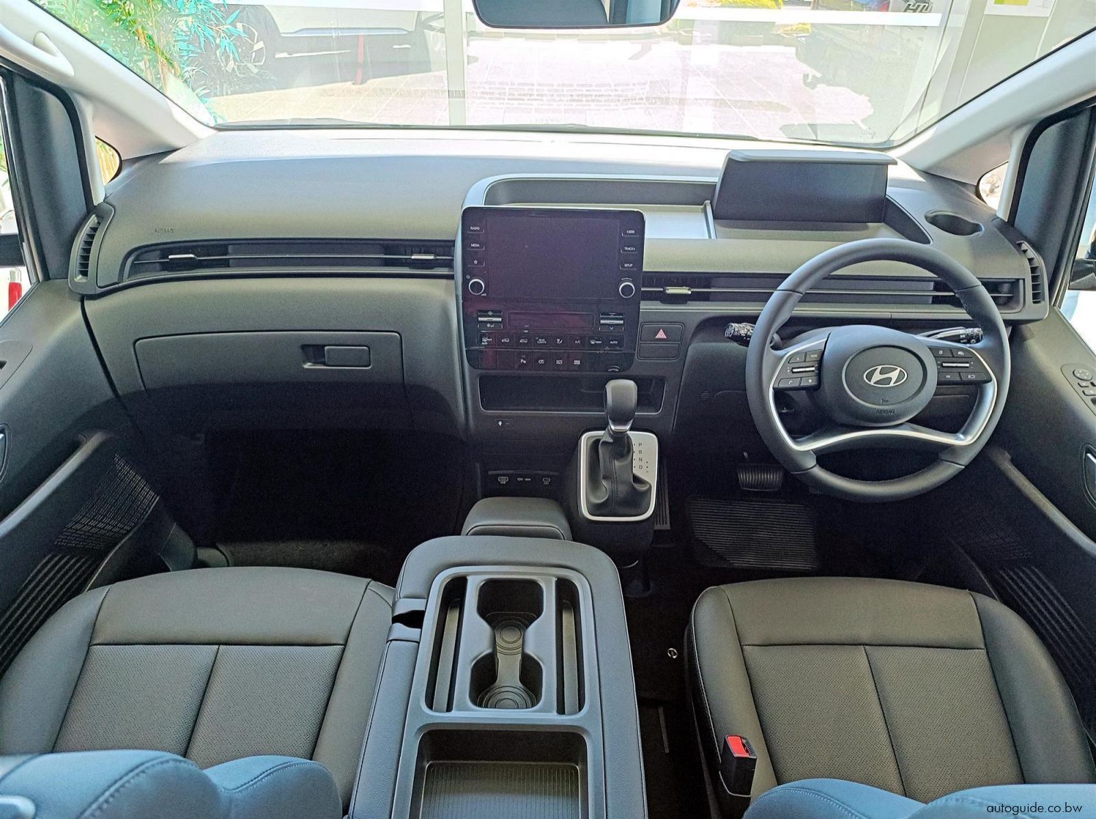2026 Hyundai Staria R2.2D 11S Executive Bus pictures