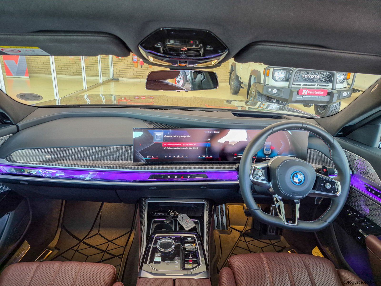 2025 BMW M760e X-Drive photo
