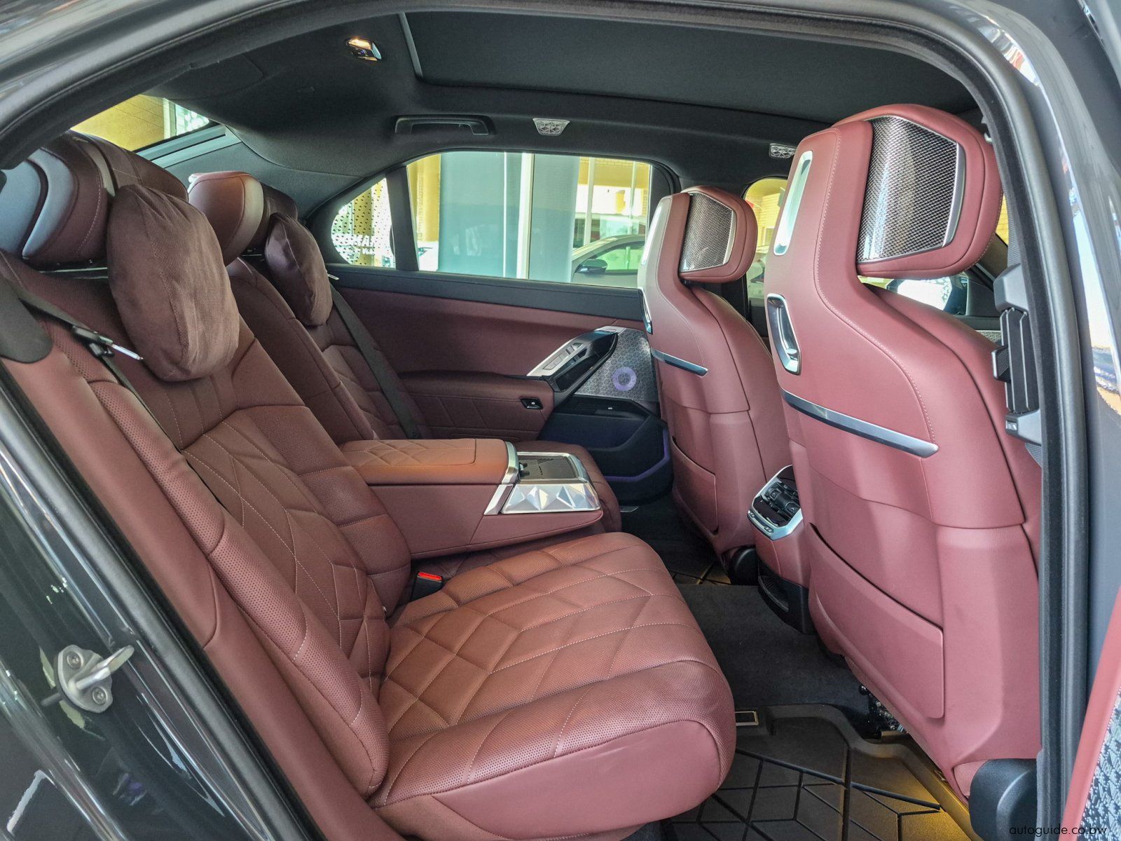 2025 BMW M760e X-Drive photo