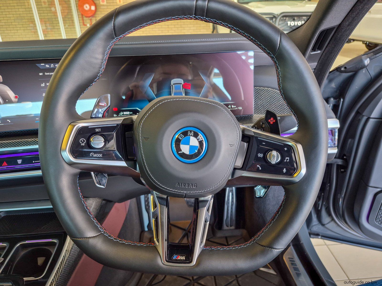 2025 BMW M760e X-Drive photo