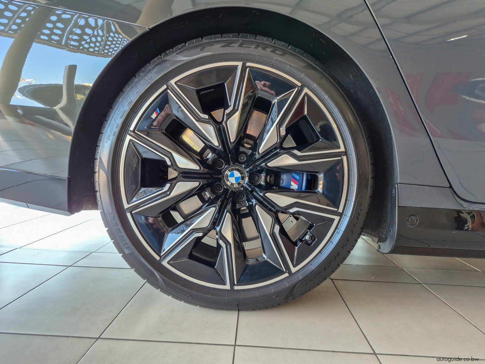 2025 BMW M760e X-Drive photo