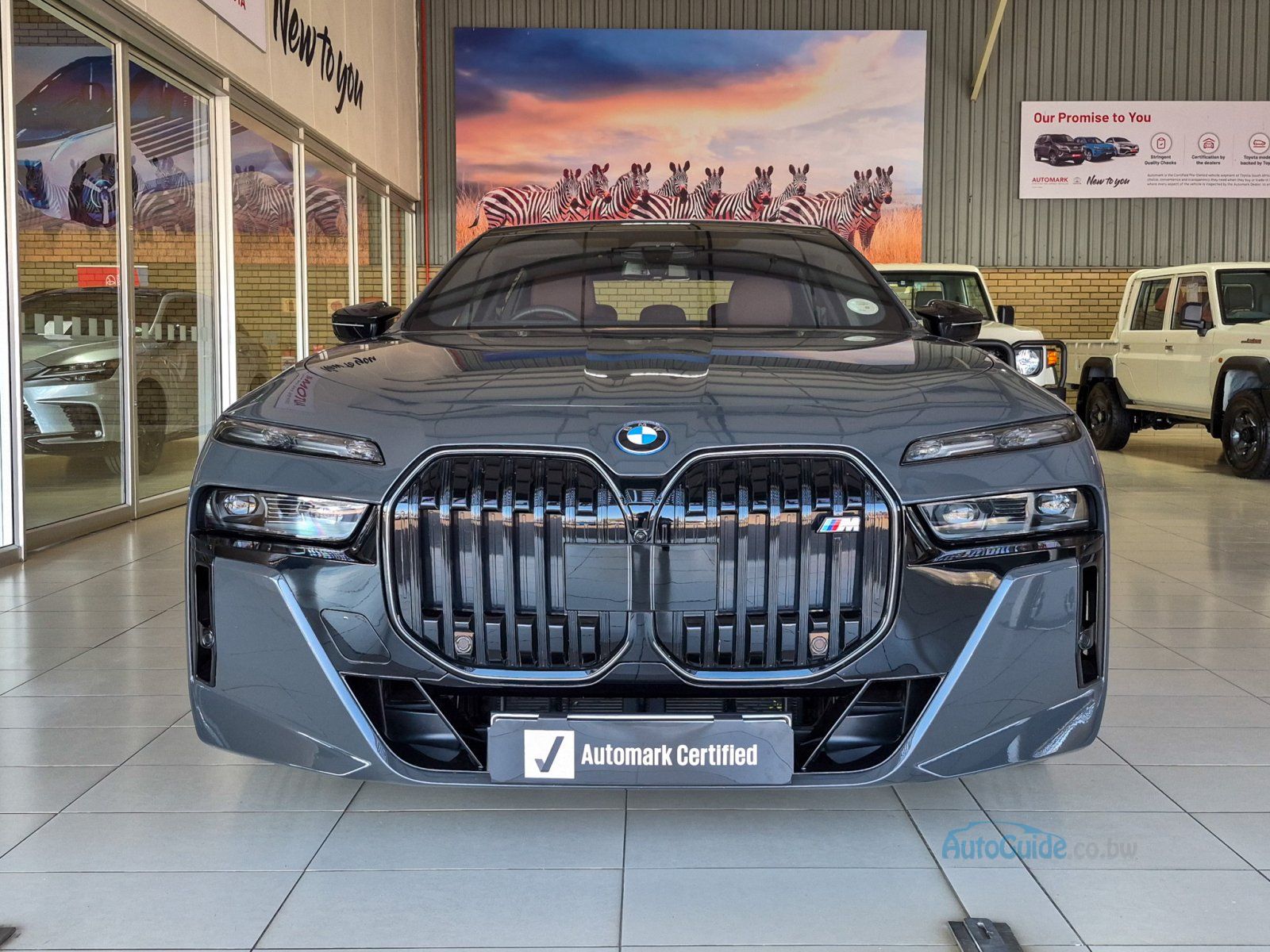 2025 BMW M760e X-Drive photo