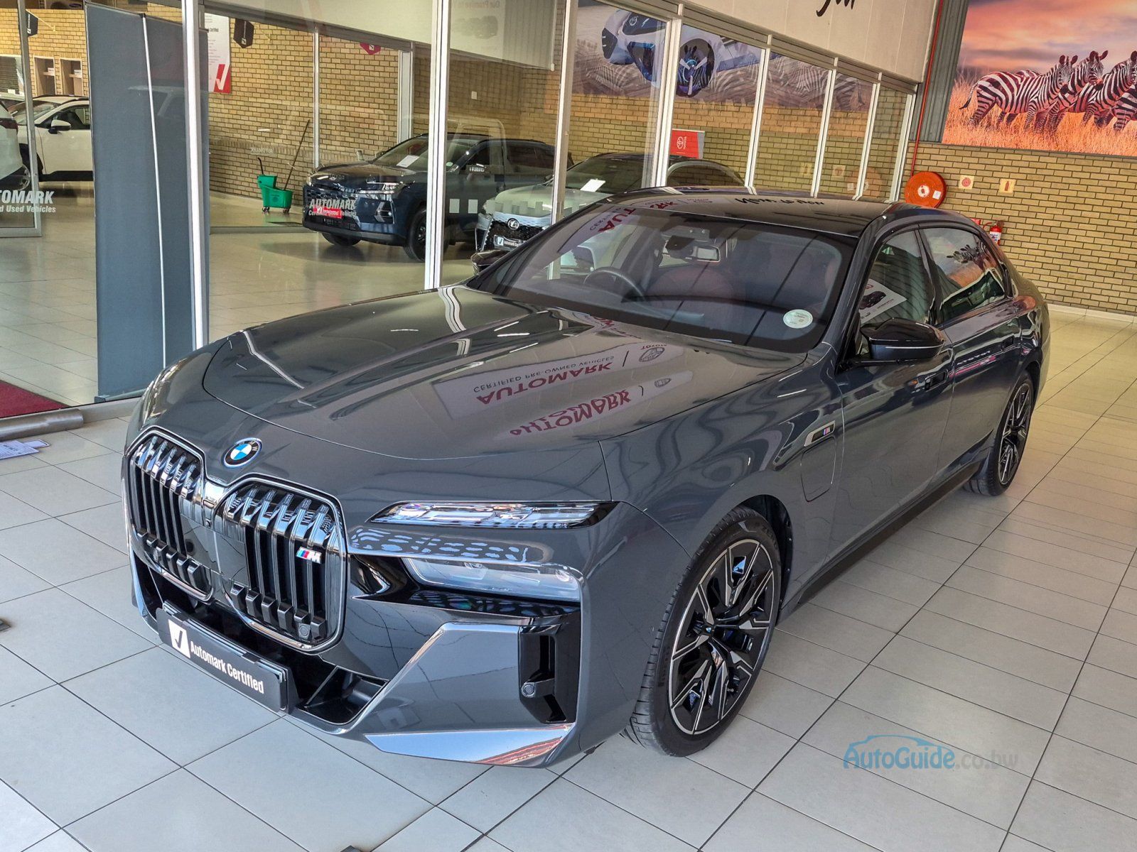 2025 BMW M760e X-Drive photo
