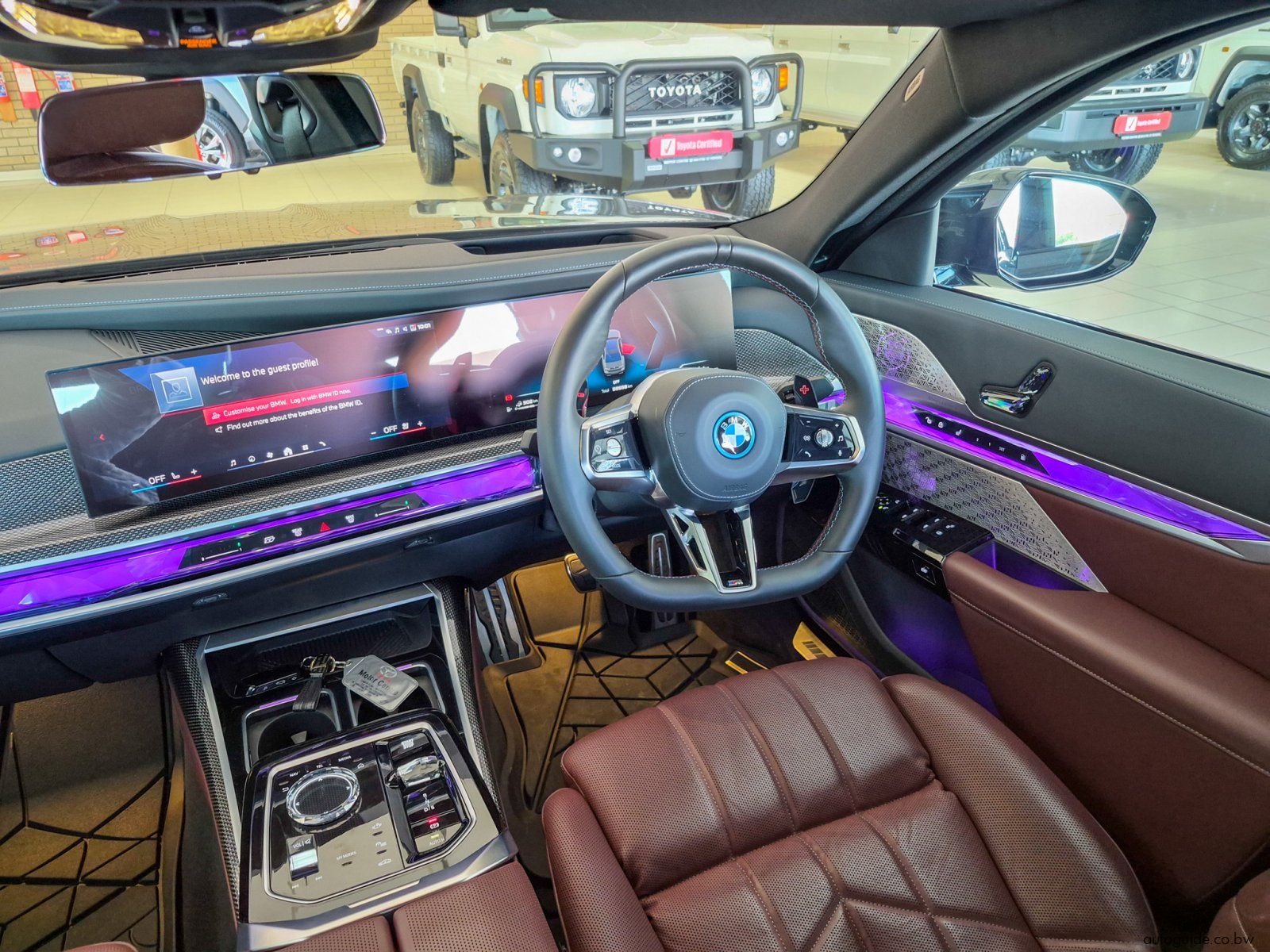 2025 BMW M760e X-Drive photo