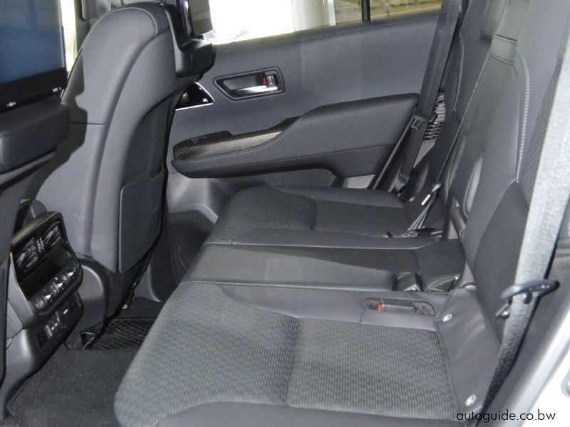 2023 Toyota Land Cruiser 300 Series 3.3TD V6 ZX photo