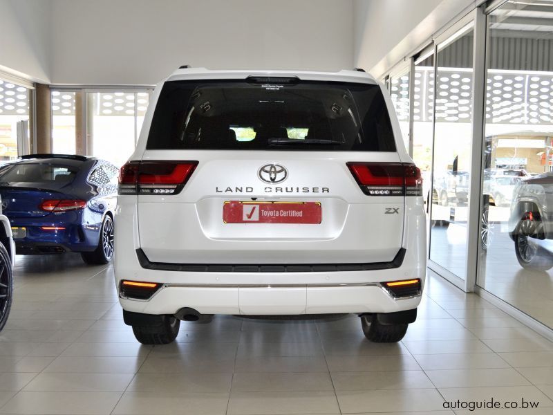 2023 Toyota Land Cruiser 300 Series 3.3TD V6 ZX photo