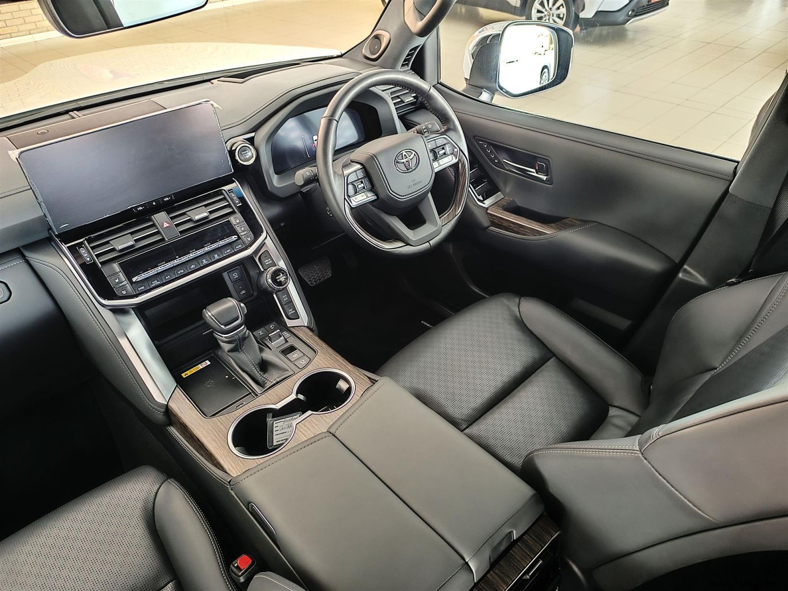 2025 Toyota Land Cruiser 300 ZX 3.3TD photo