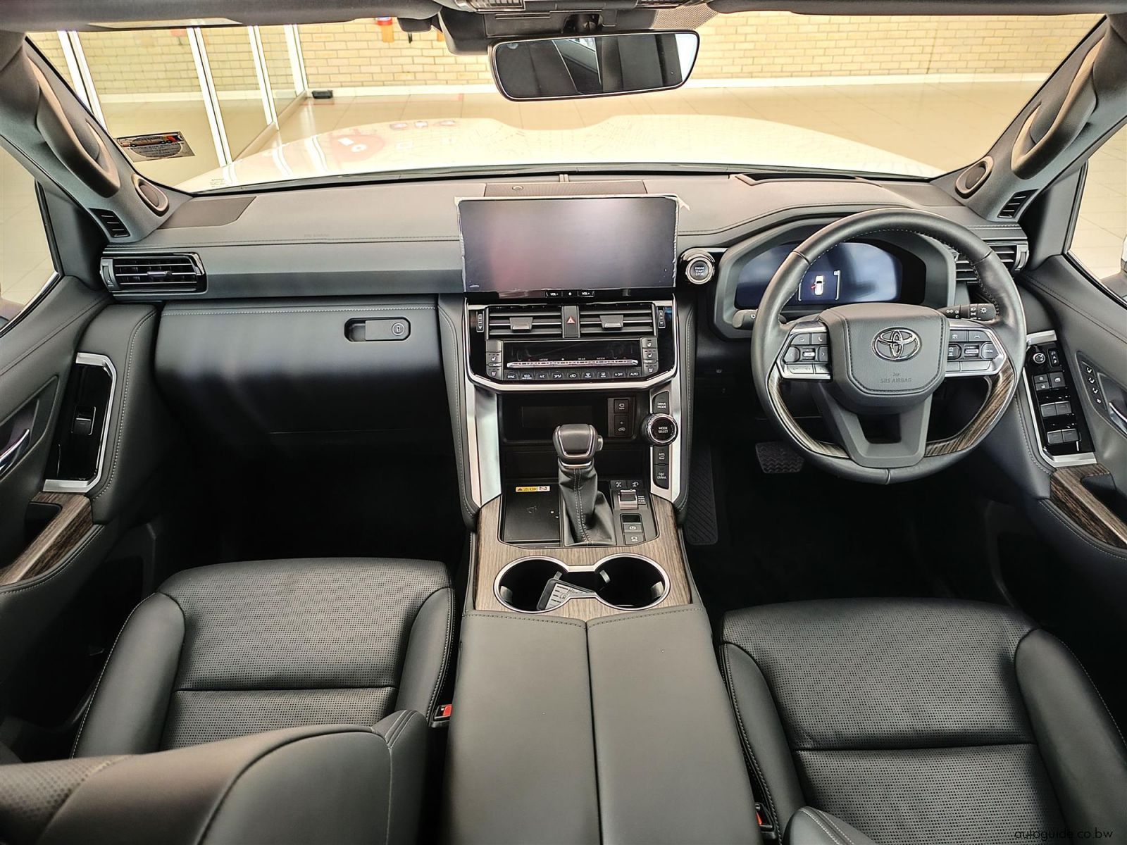 2025 Toyota Land Cruiser 300 ZX 3.3TD photo