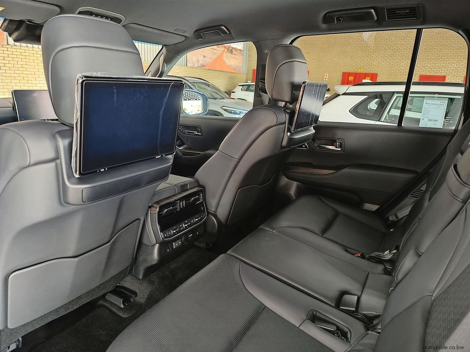 2025 Toyota Land Cruiser 300 ZX 3.3TD photo