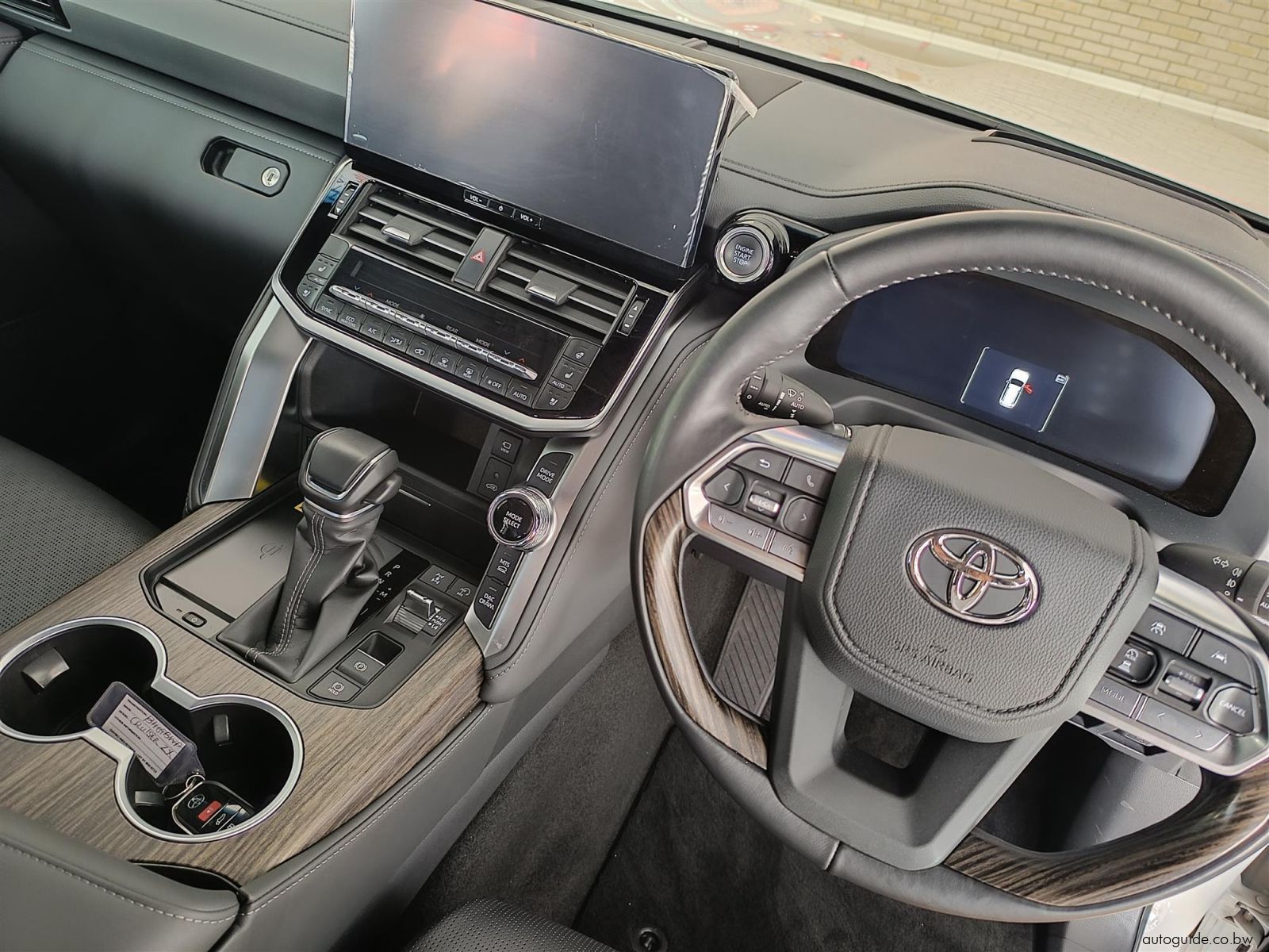2025 Toyota Land Cruiser 300 ZX 3.3TD photo