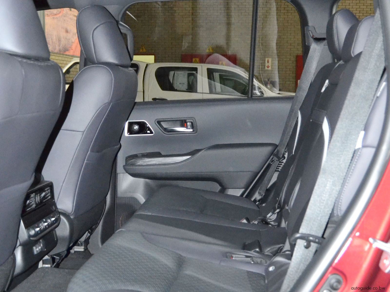 2025 Toyota Land Cruiser 300 Series 3.3D GR-Sport photo