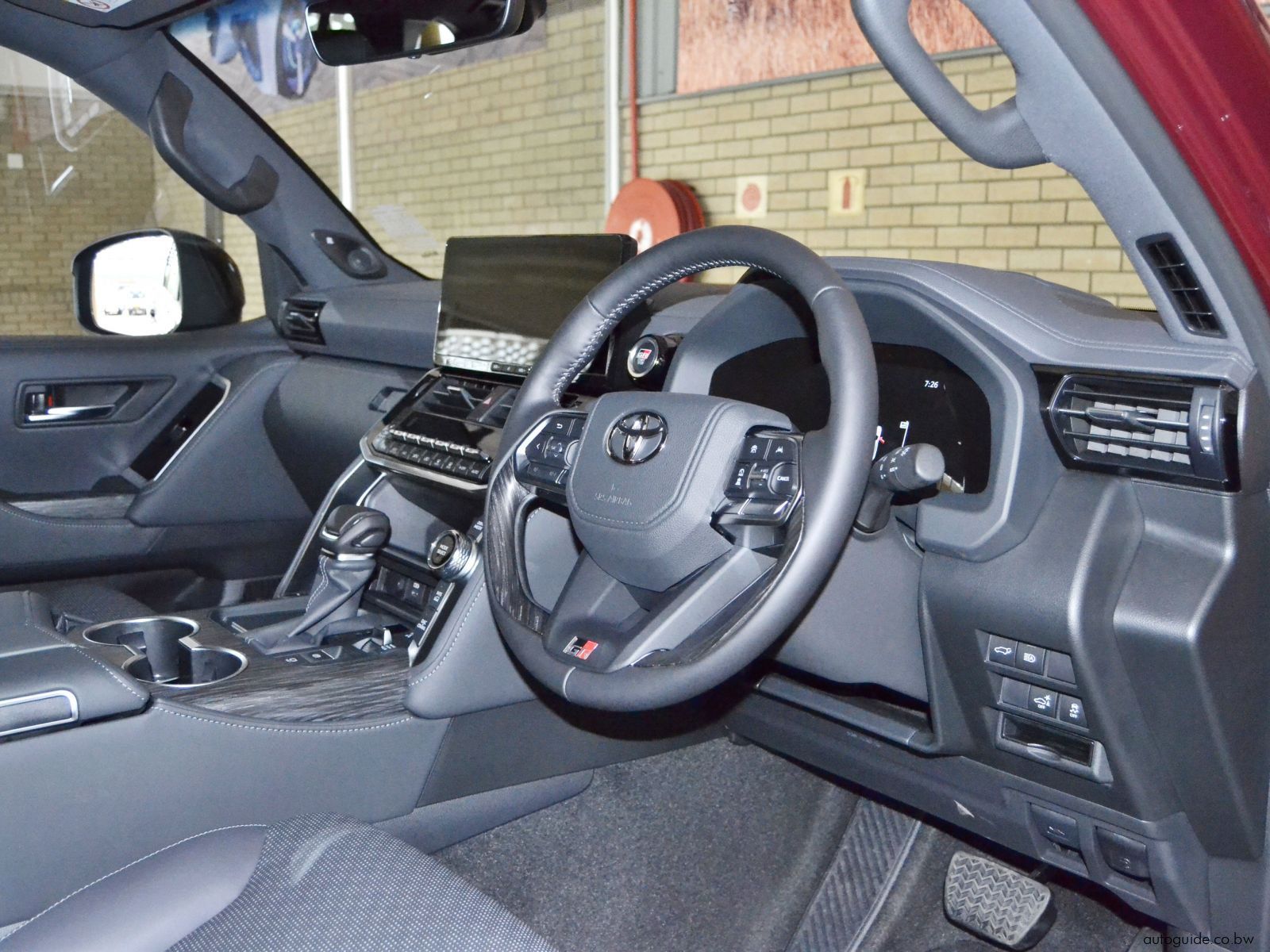 2025 Toyota Land Cruiser 300 Series 3.3D GR-Sport photo