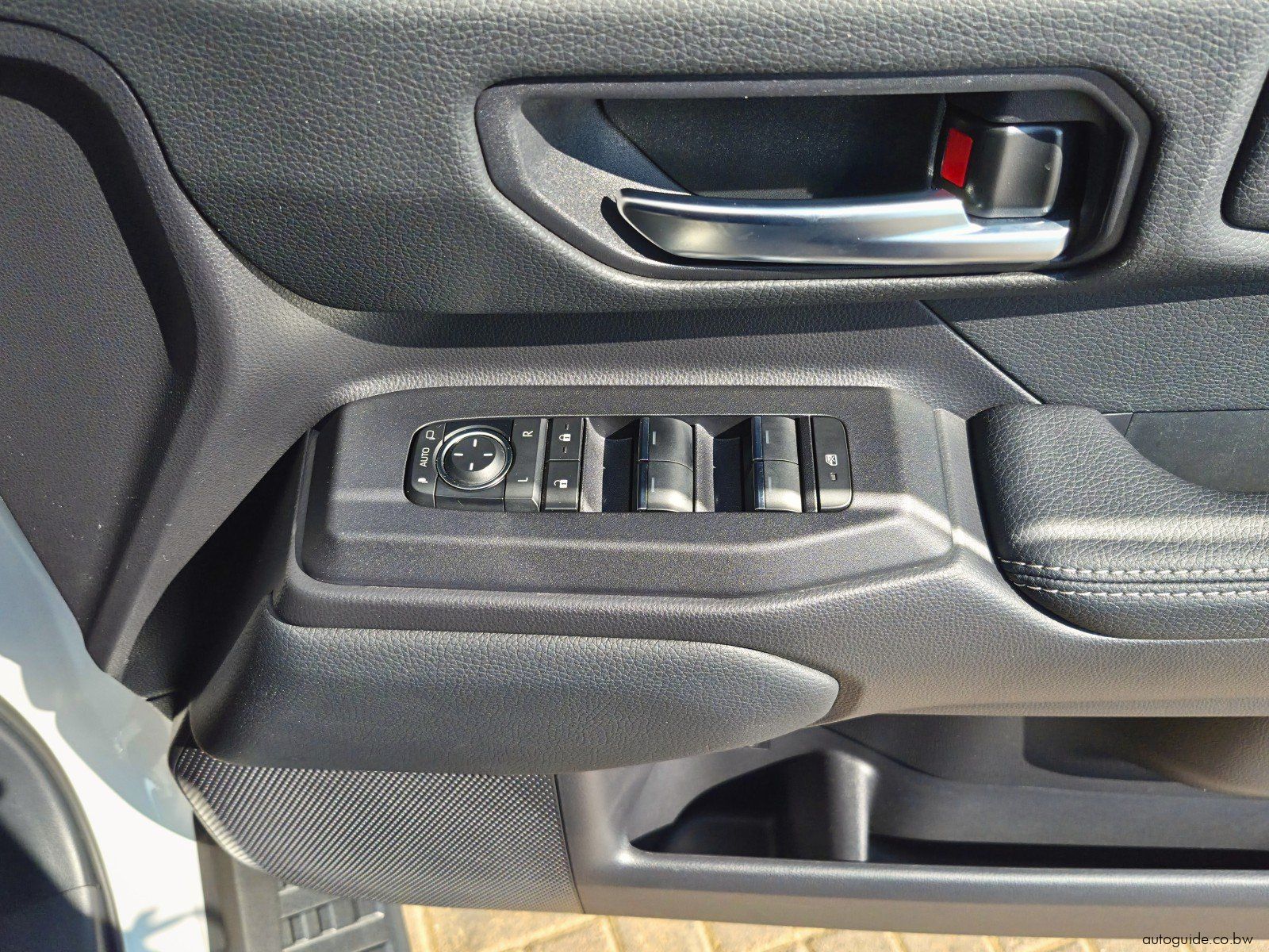 2025 Toyota Prado TX photo