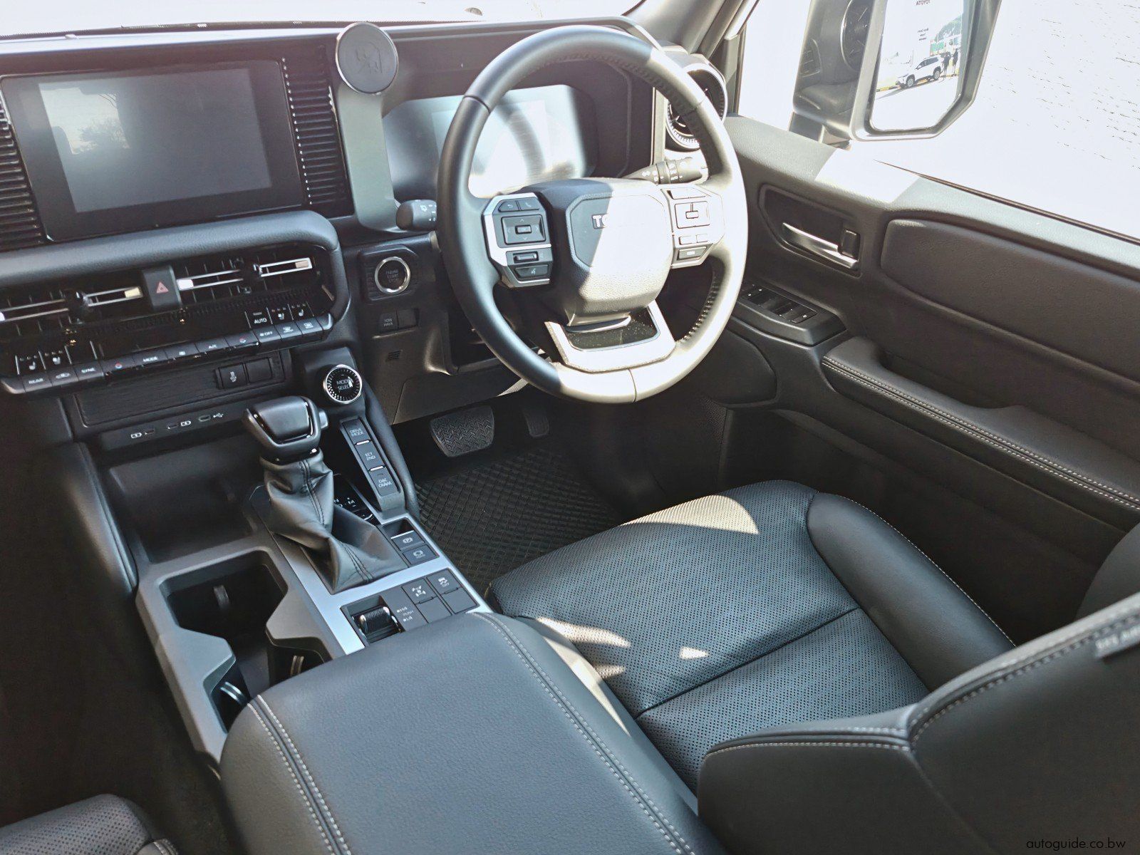 2025 Toyota Prado TX photo