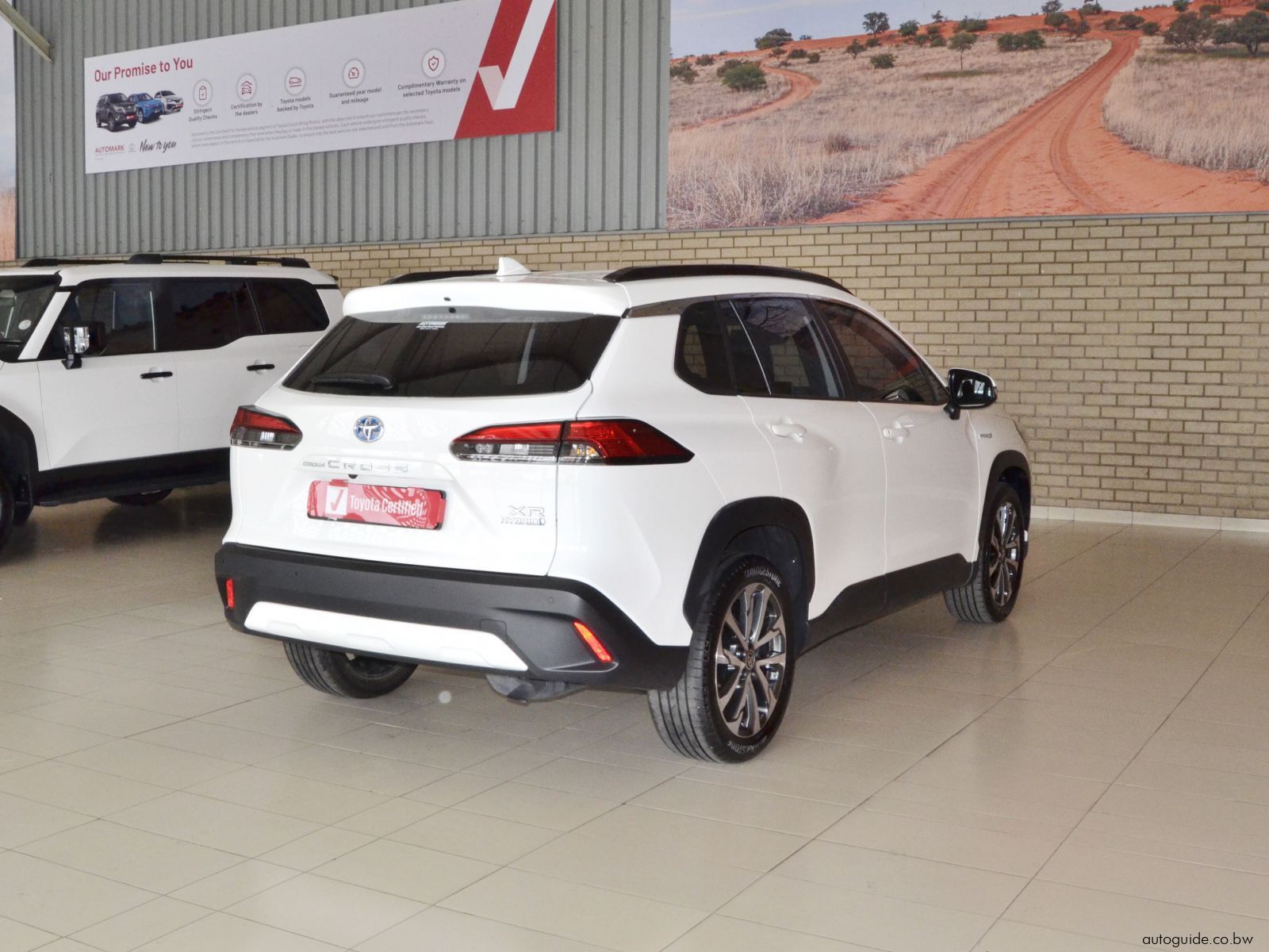 2025 Toyota Corolla Cross XR HEV photo