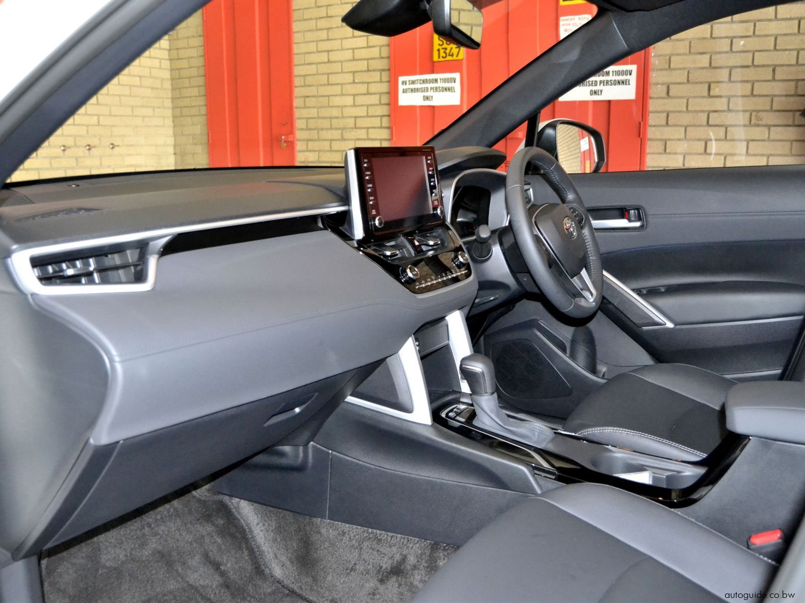 2025 Toyota Corolla Cross XR HEV photo