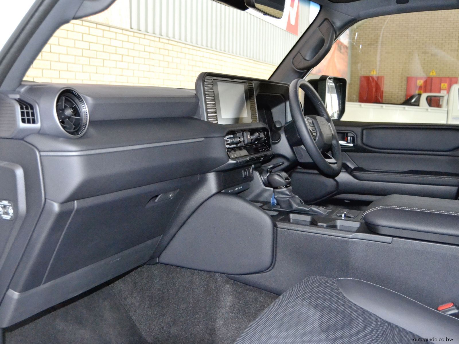 2025 Toyota Prado 2.8GD TX photo