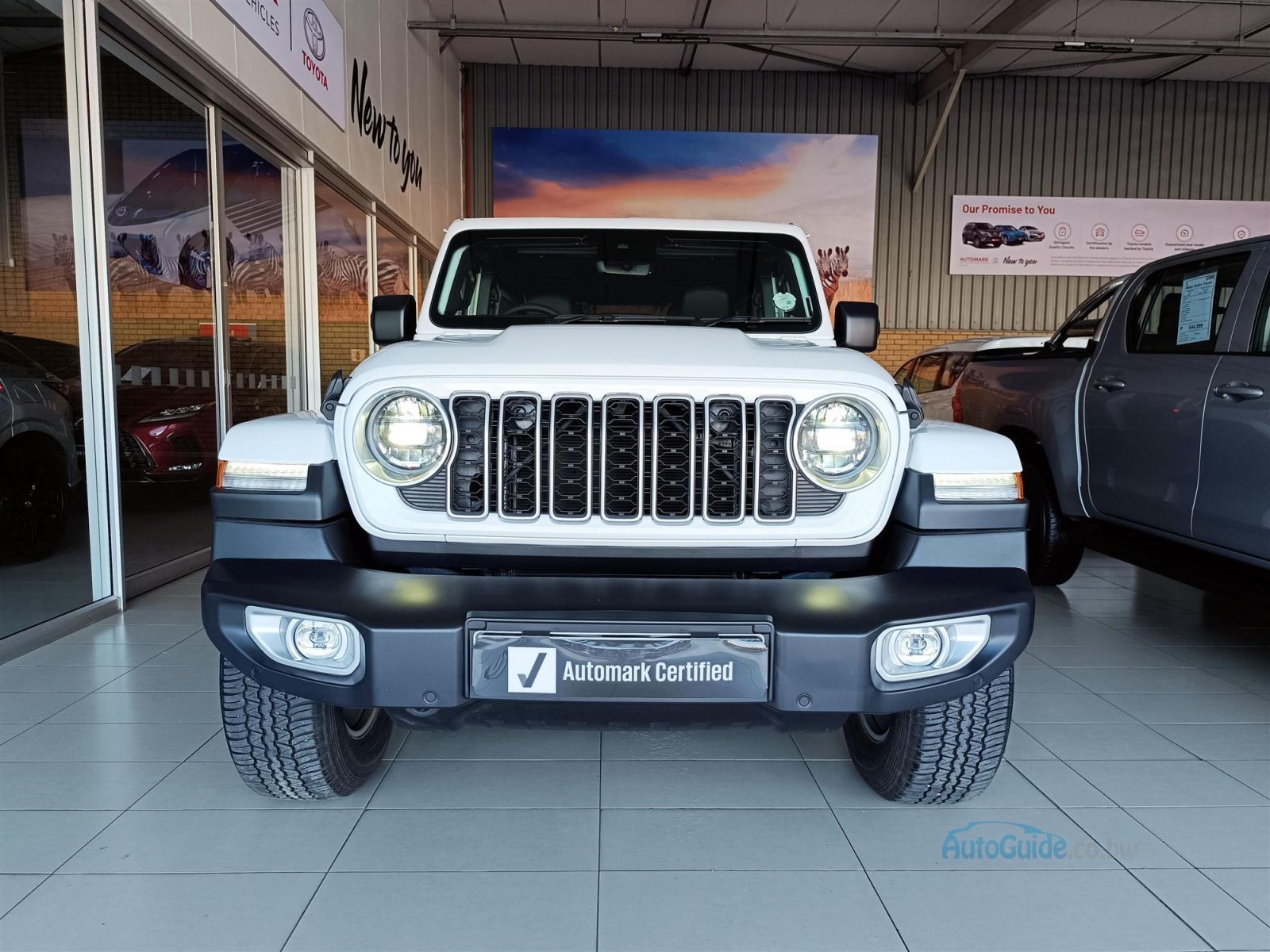 2025 Jeep Wrangler Sahara 4x4 2.0L photo