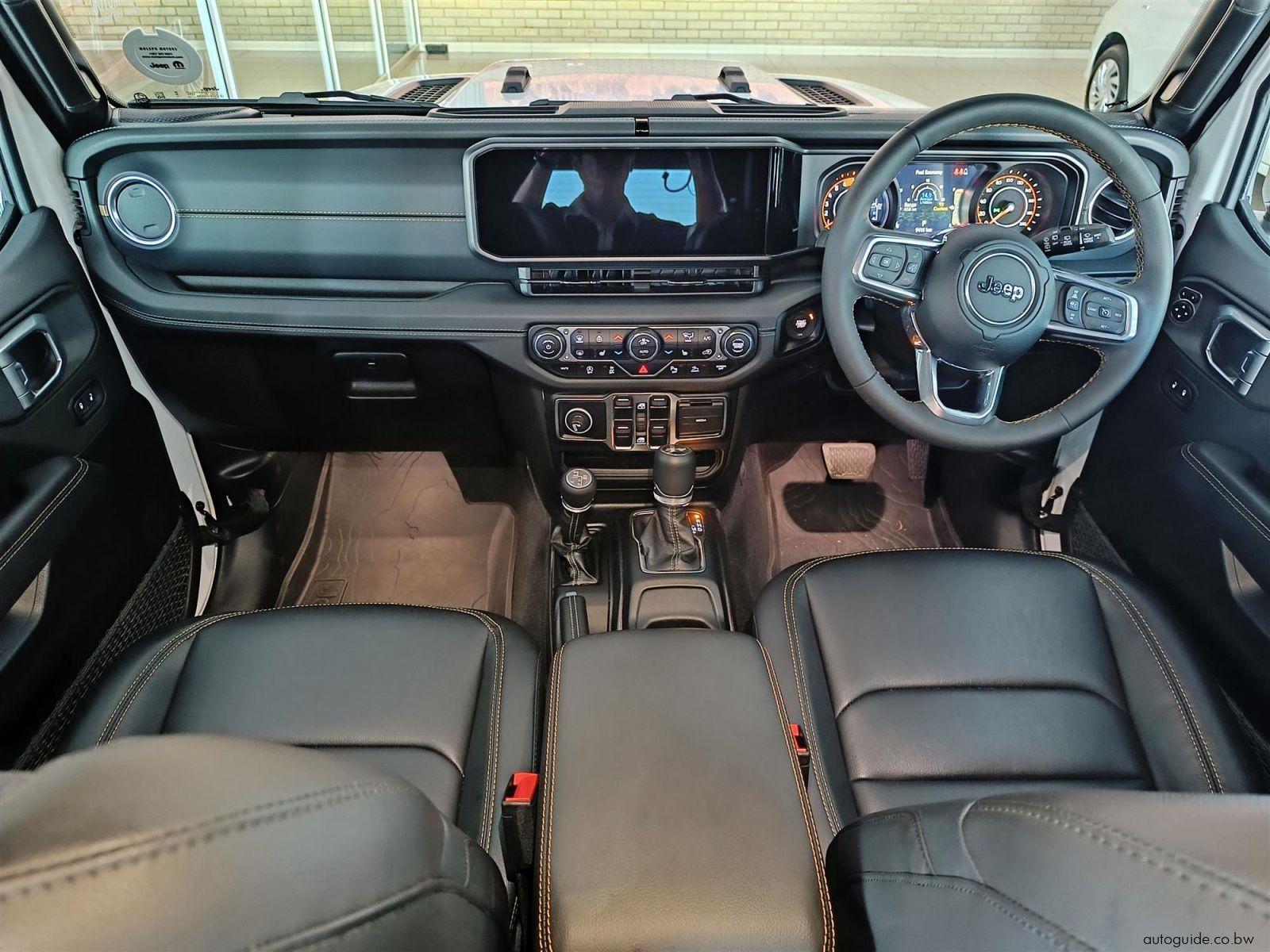 2025 Jeep Wrangler Sahara 4x4 2.0L photo