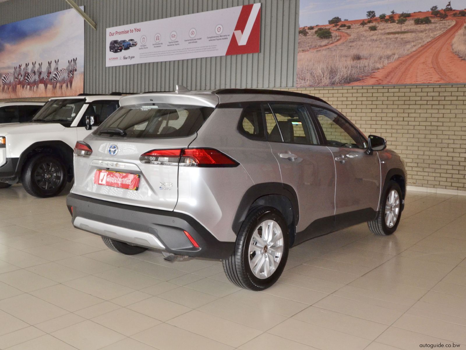 2025 Toyota Corolla Cross XS HEV photo