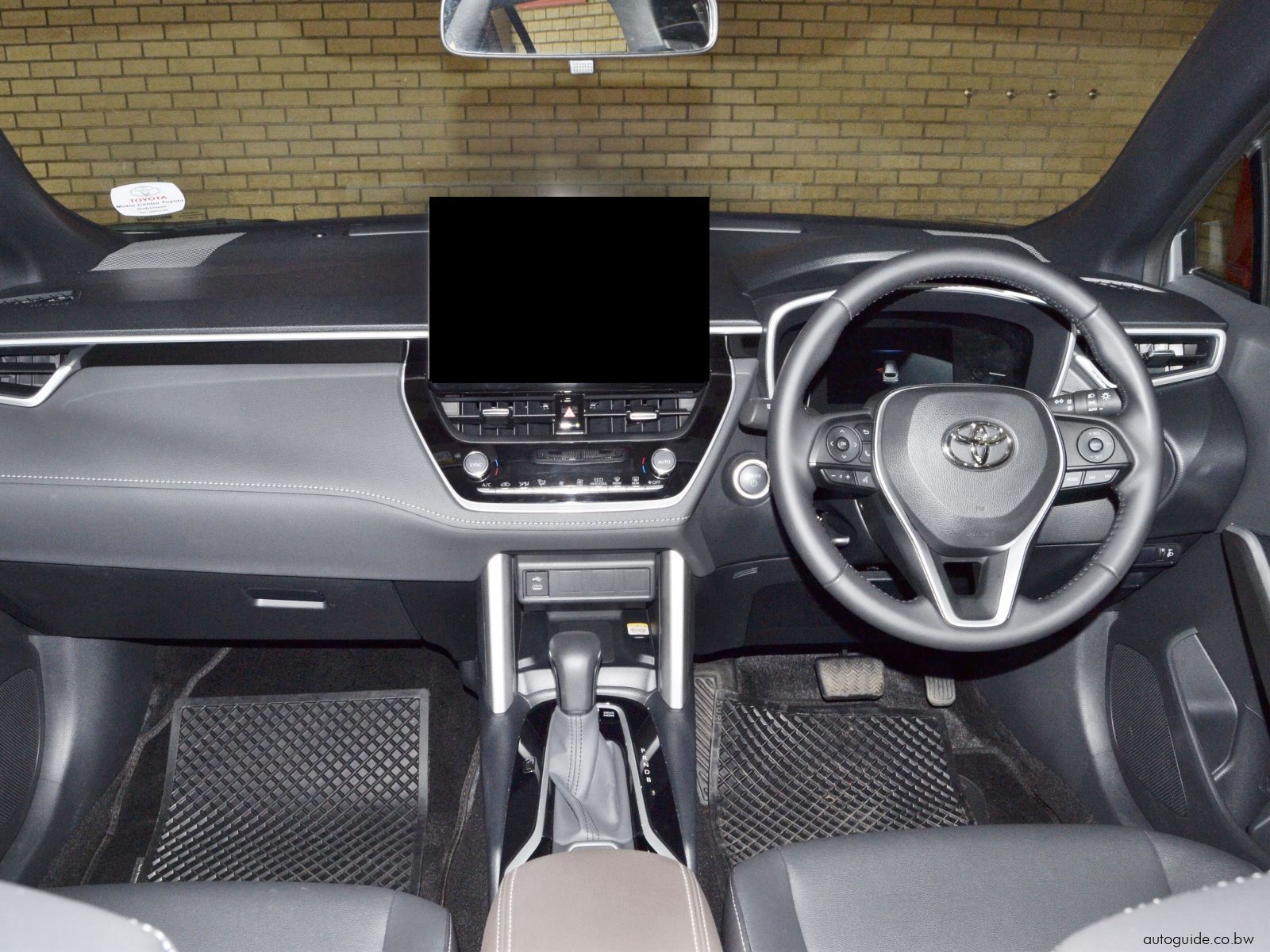 2025 Toyota Corolla Cross XS HEV photo