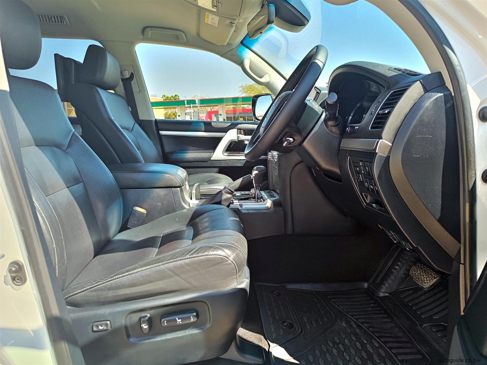 2020 Toyota Land Cruiser 200 4.5TD VX-R V8 photo