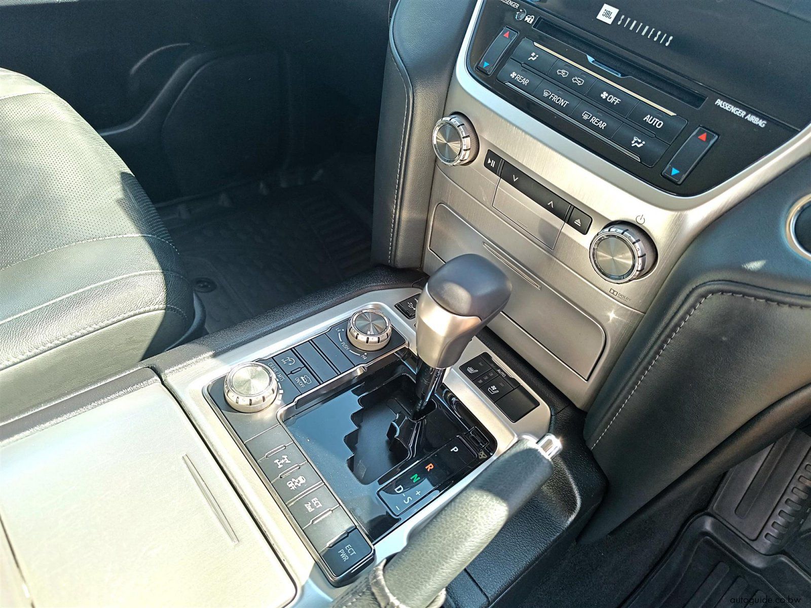 2020 Toyota Land Cruiser 200 4.5TD VX-R V8 photo