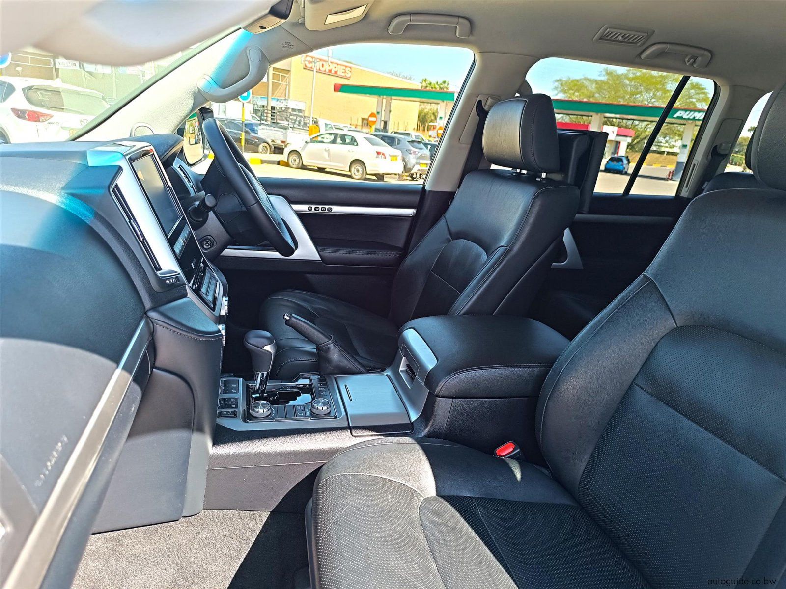 2020 Toyota Land Cruiser 200 4.5TD VX-R V8 photo
