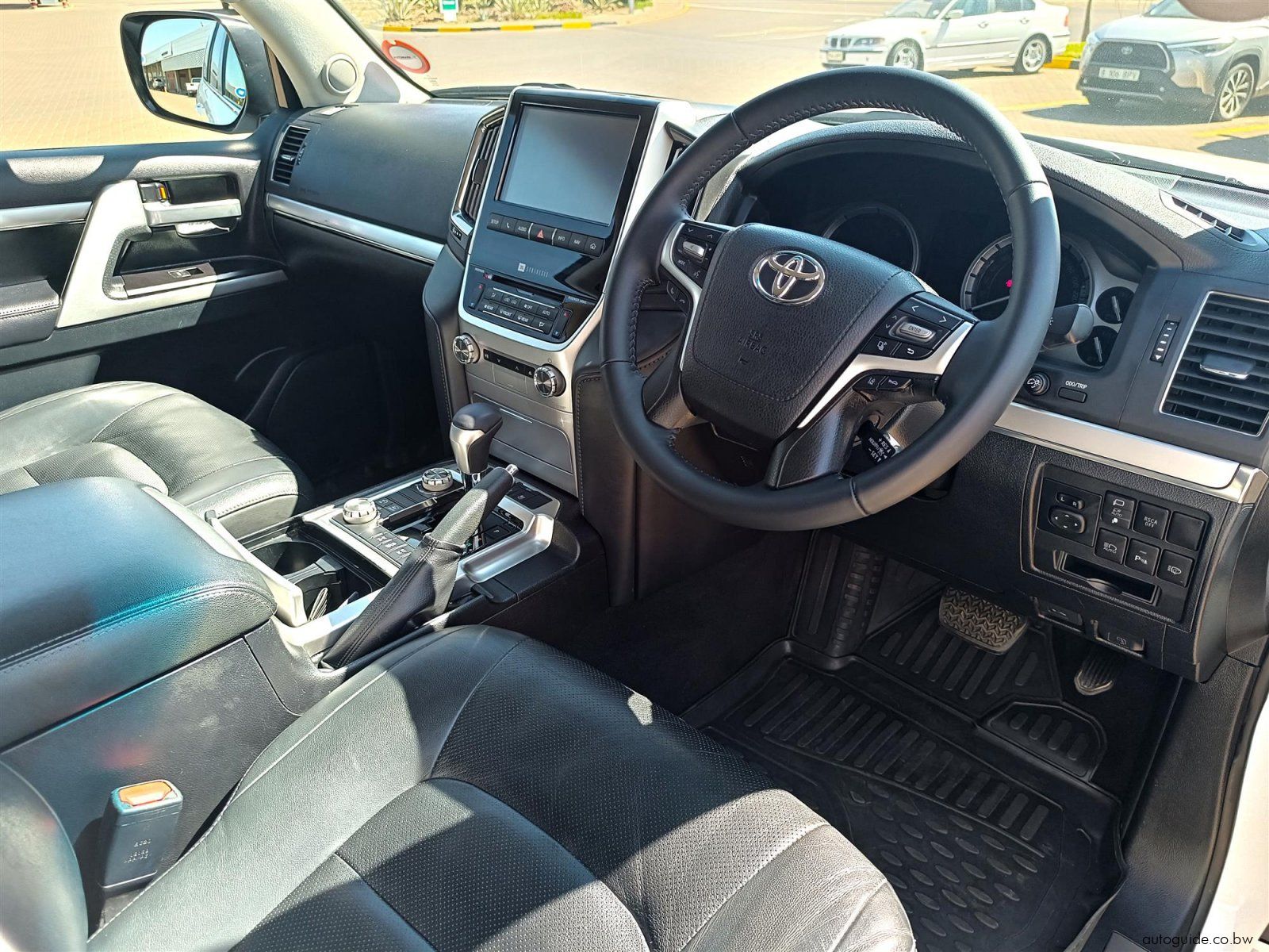 2020 Toyota Land Cruiser 200 4.5TD VX-R V8 photo